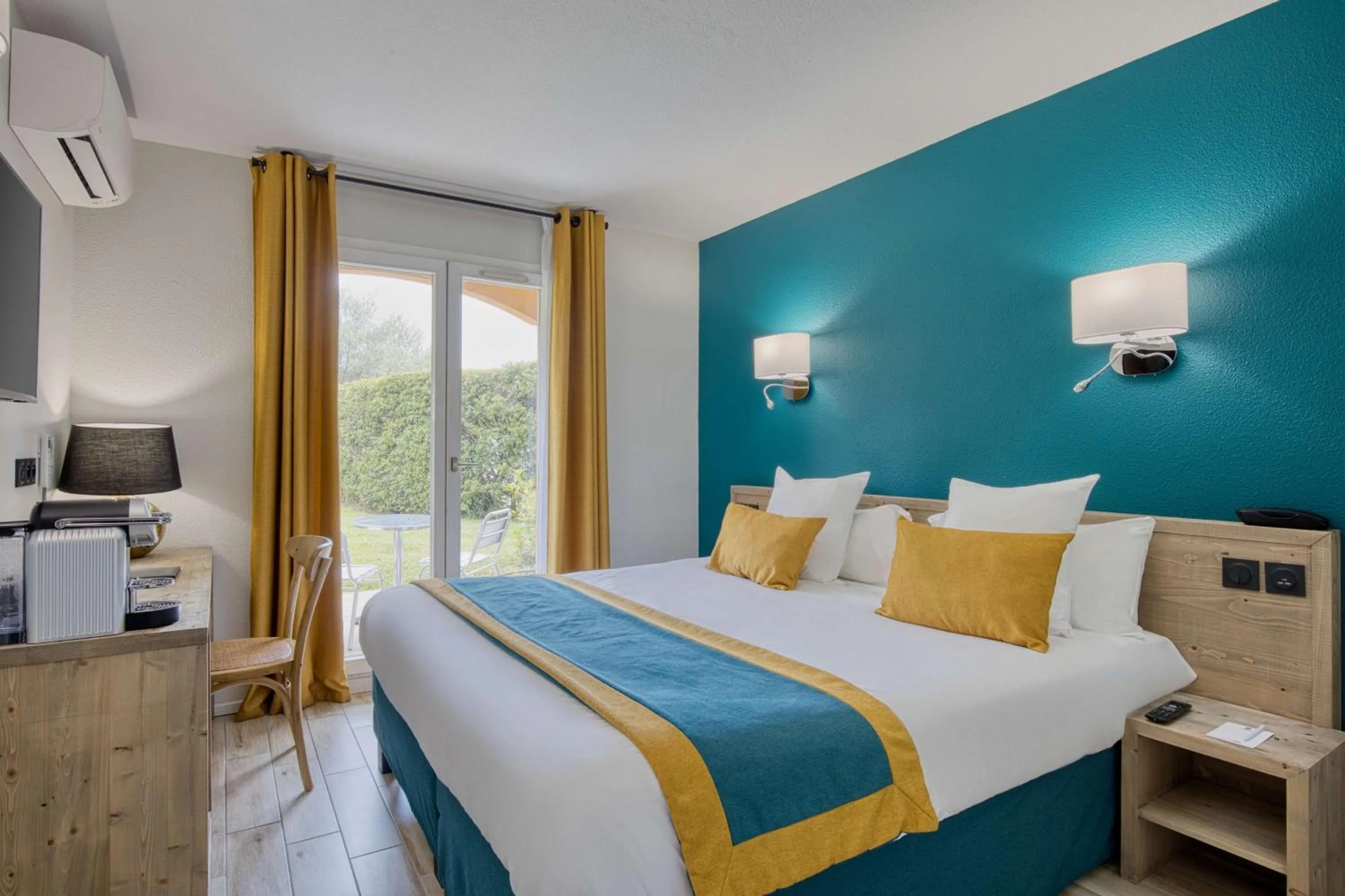 View (from property/room), Bed in Best Western Le Vauban