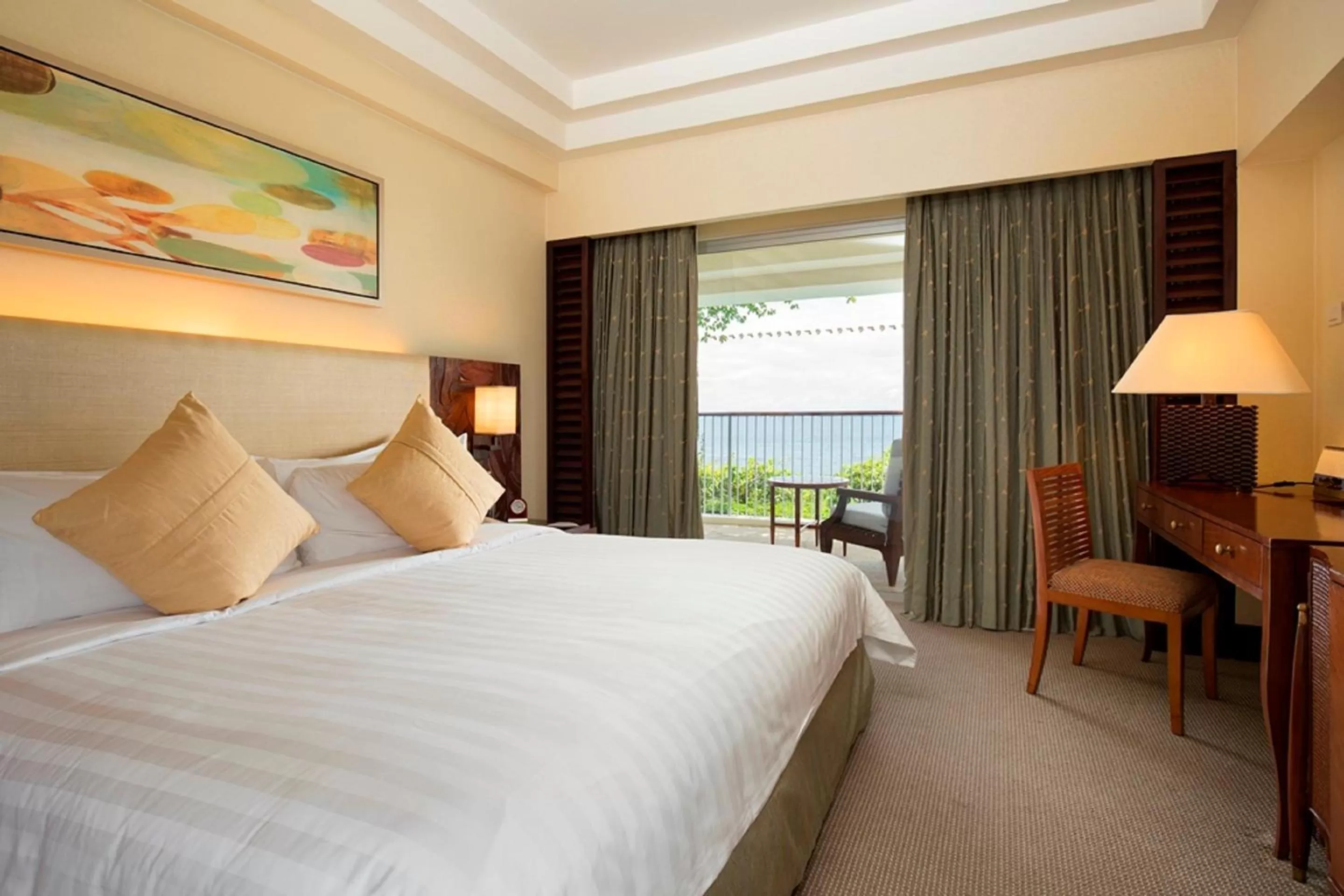 Bed in Shangri-La Mactan, Cebu