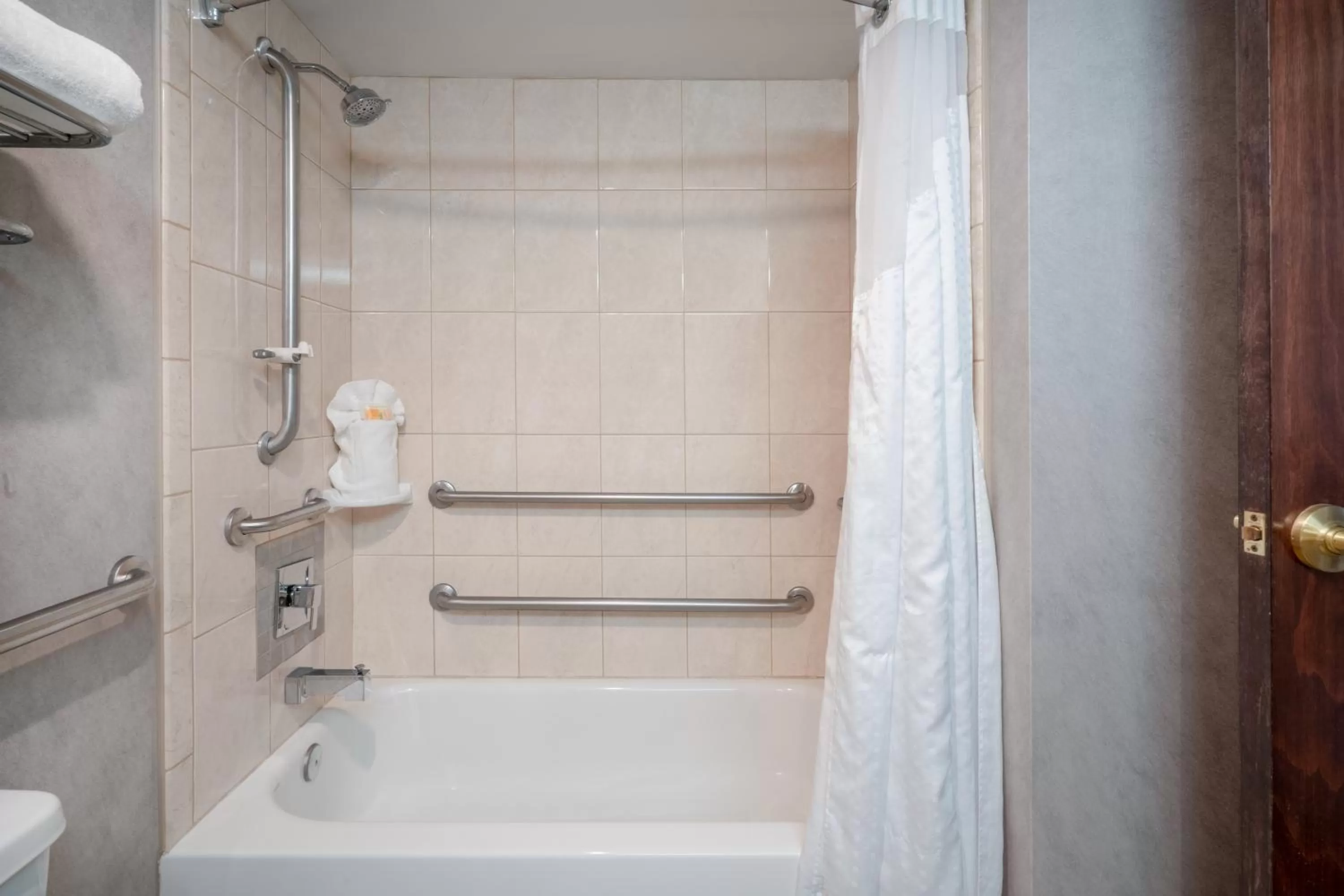 Photo of the whole room in Holiday Inn Wilmington by IHG