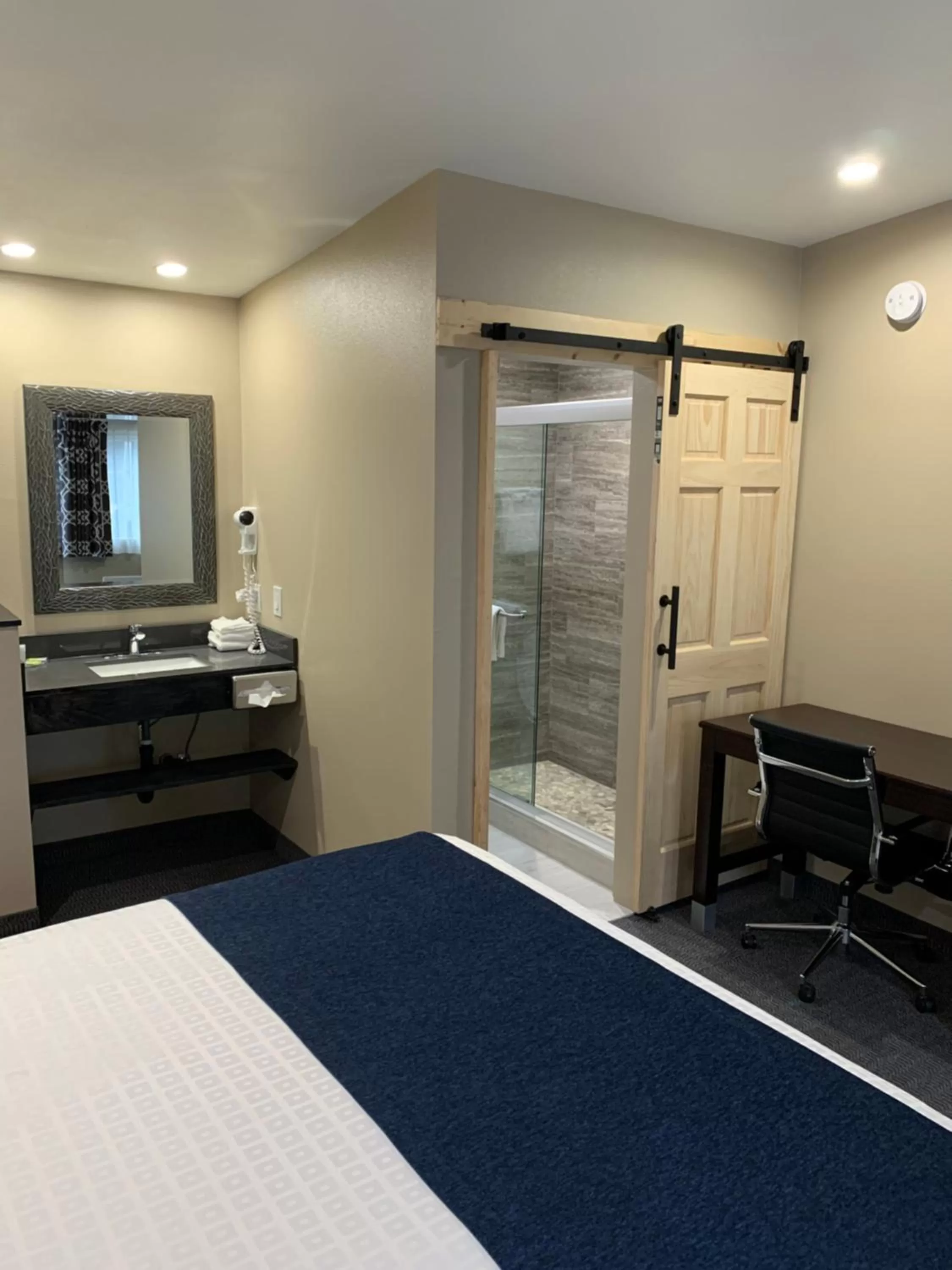 Bed in Black Jack Inn