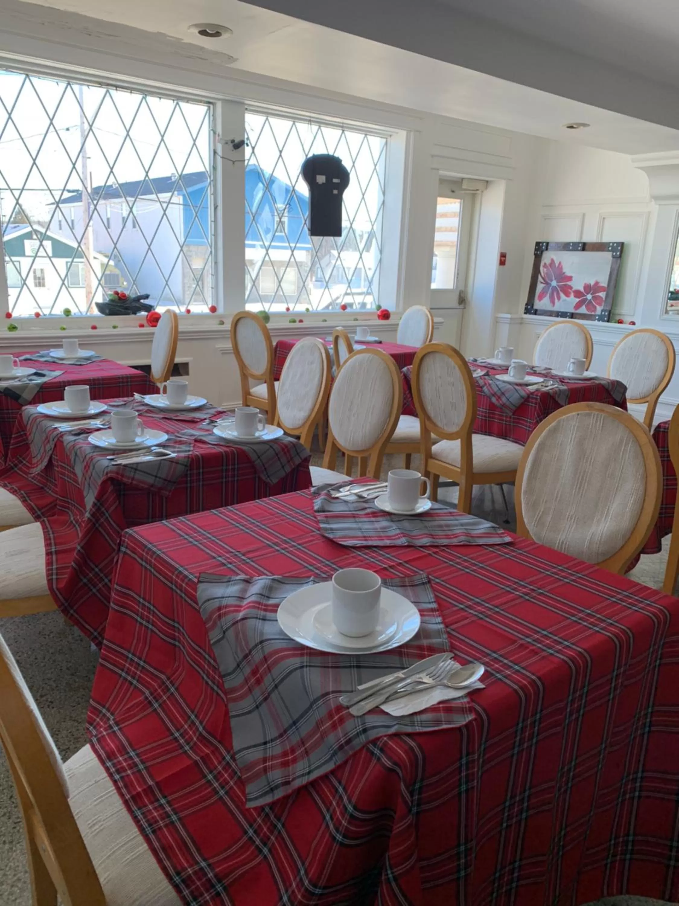 Restaurant/places to eat in Lakeview Hotel