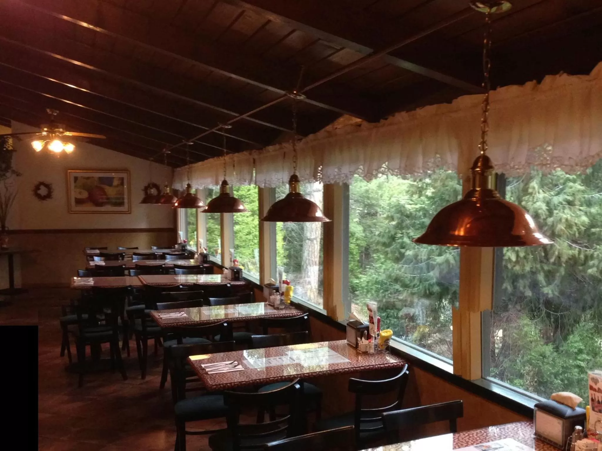 Restaurant/places to eat in Strawberry Inn