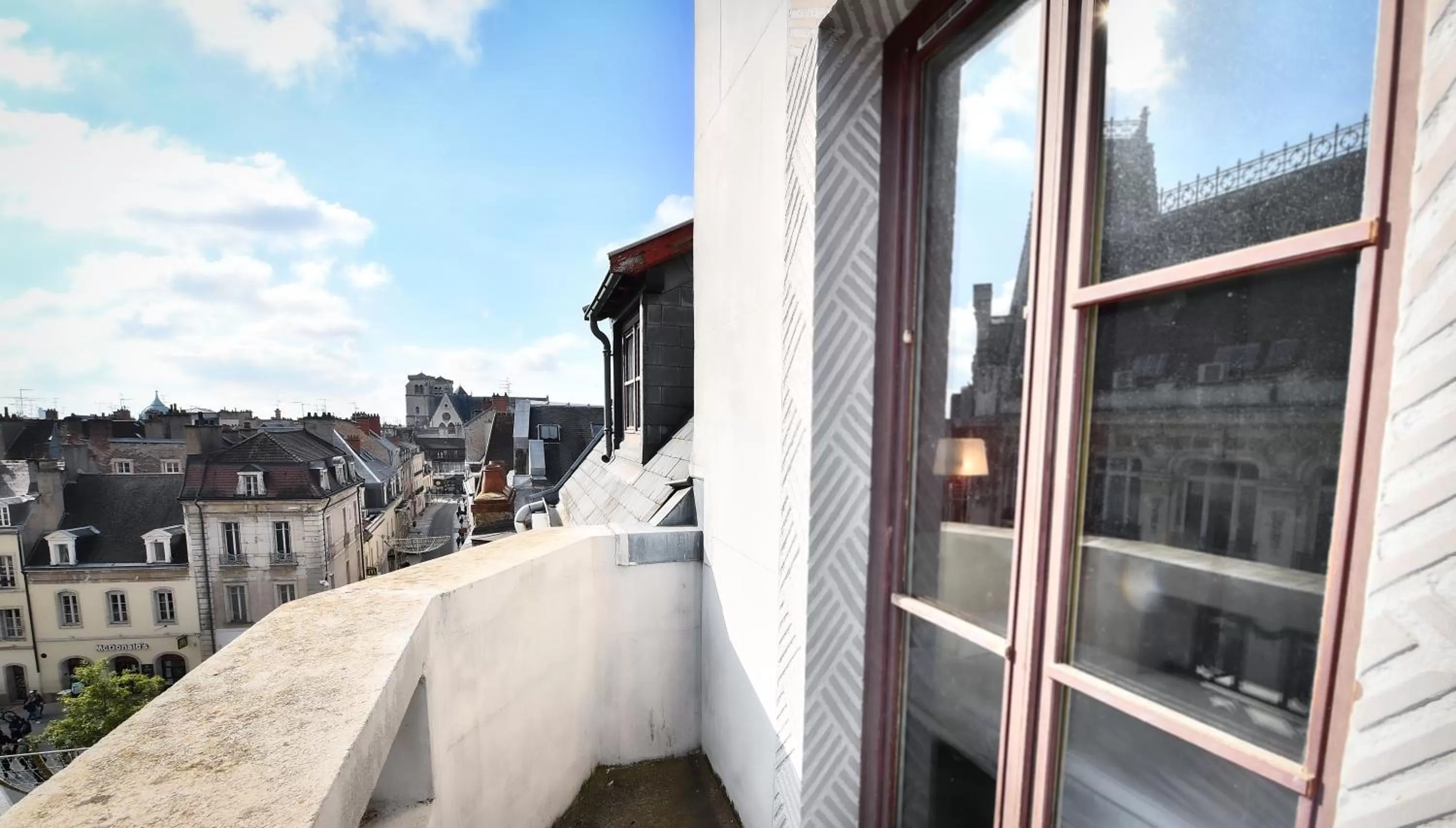 Balcony/Terrace in B&B HOTEL Dijon Centre