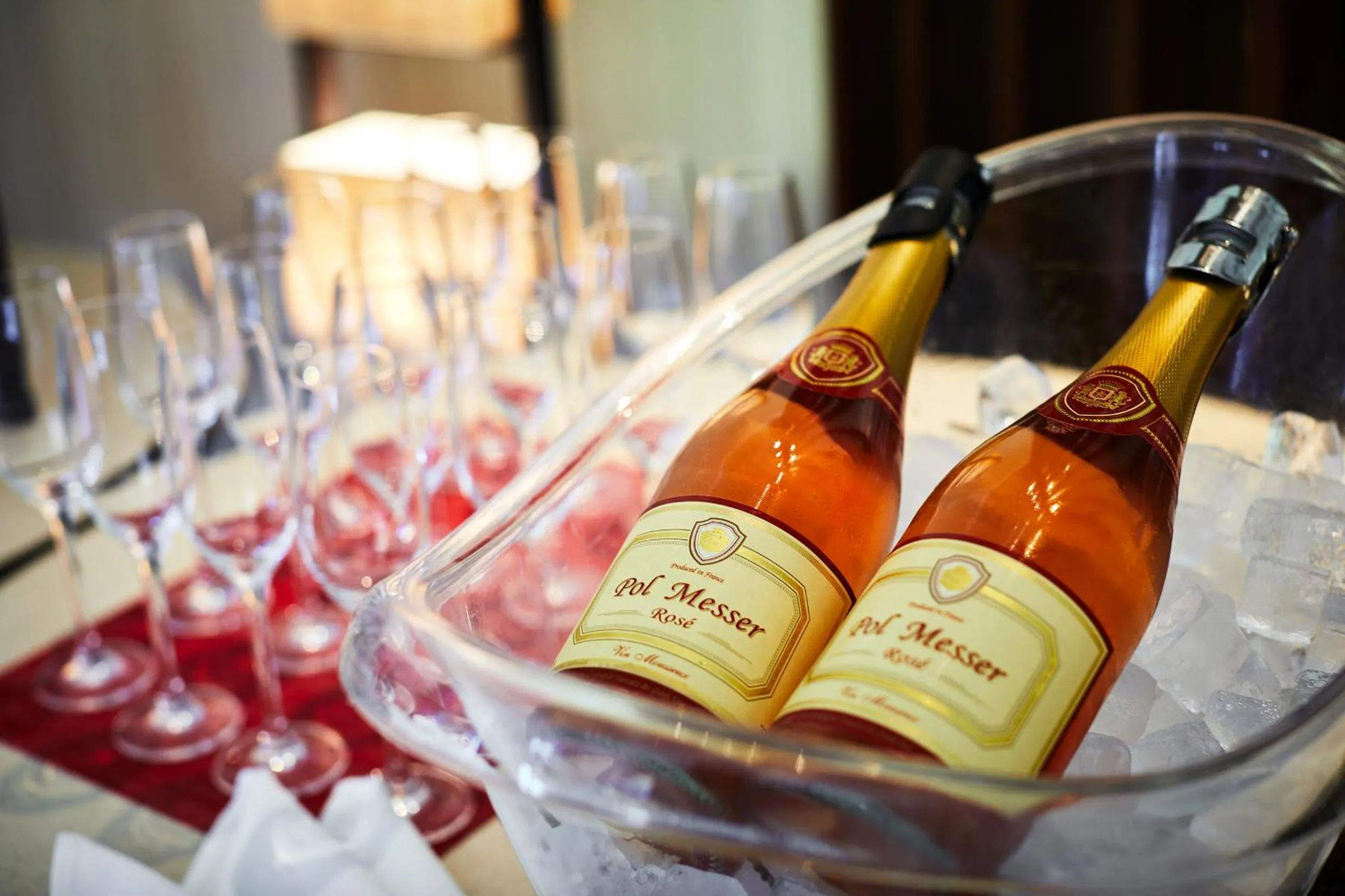 Lounge or bar in Royal Park Hotel