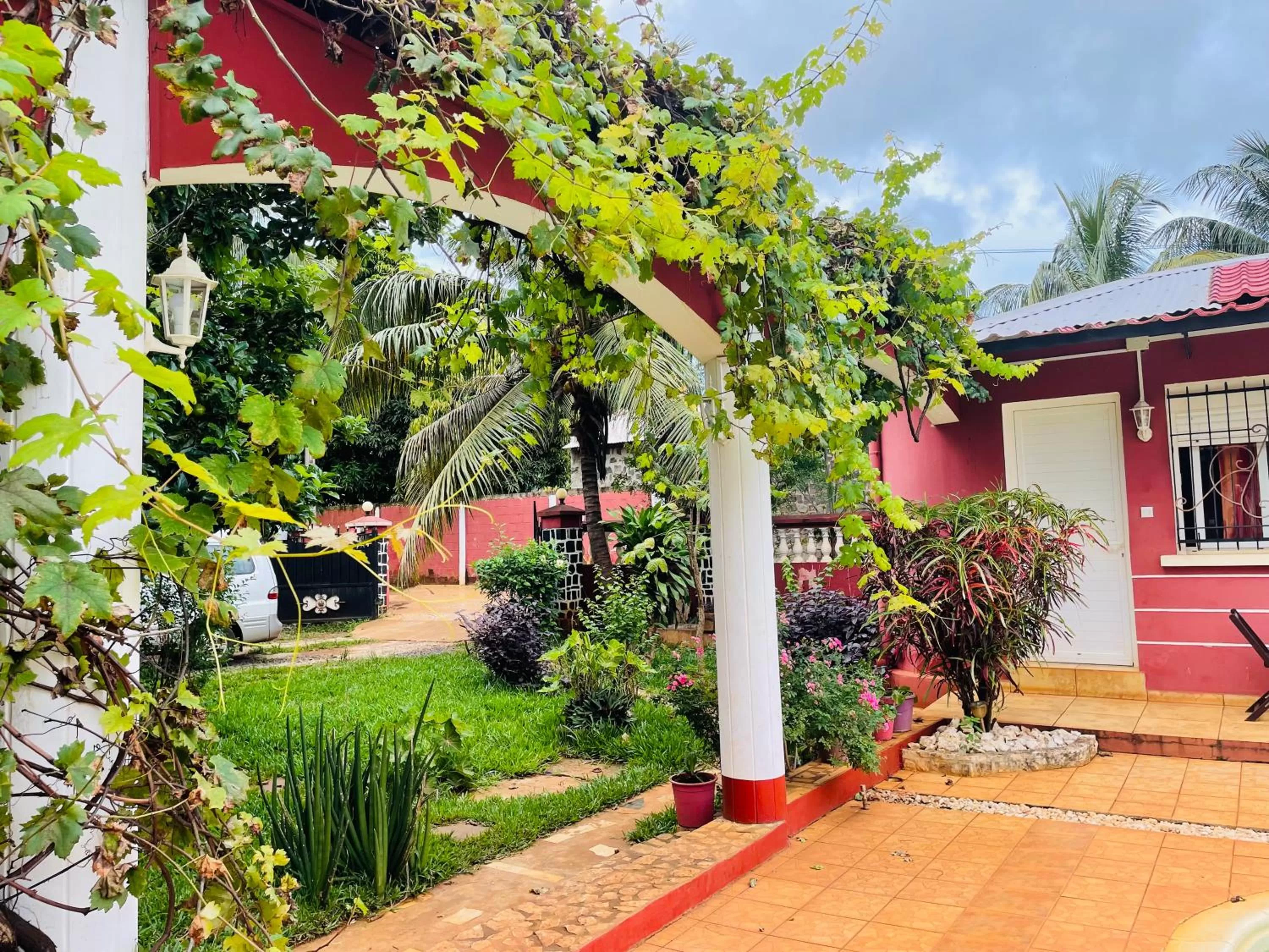 Garden in Régina Lodge Diégo Suarez Madagascar
