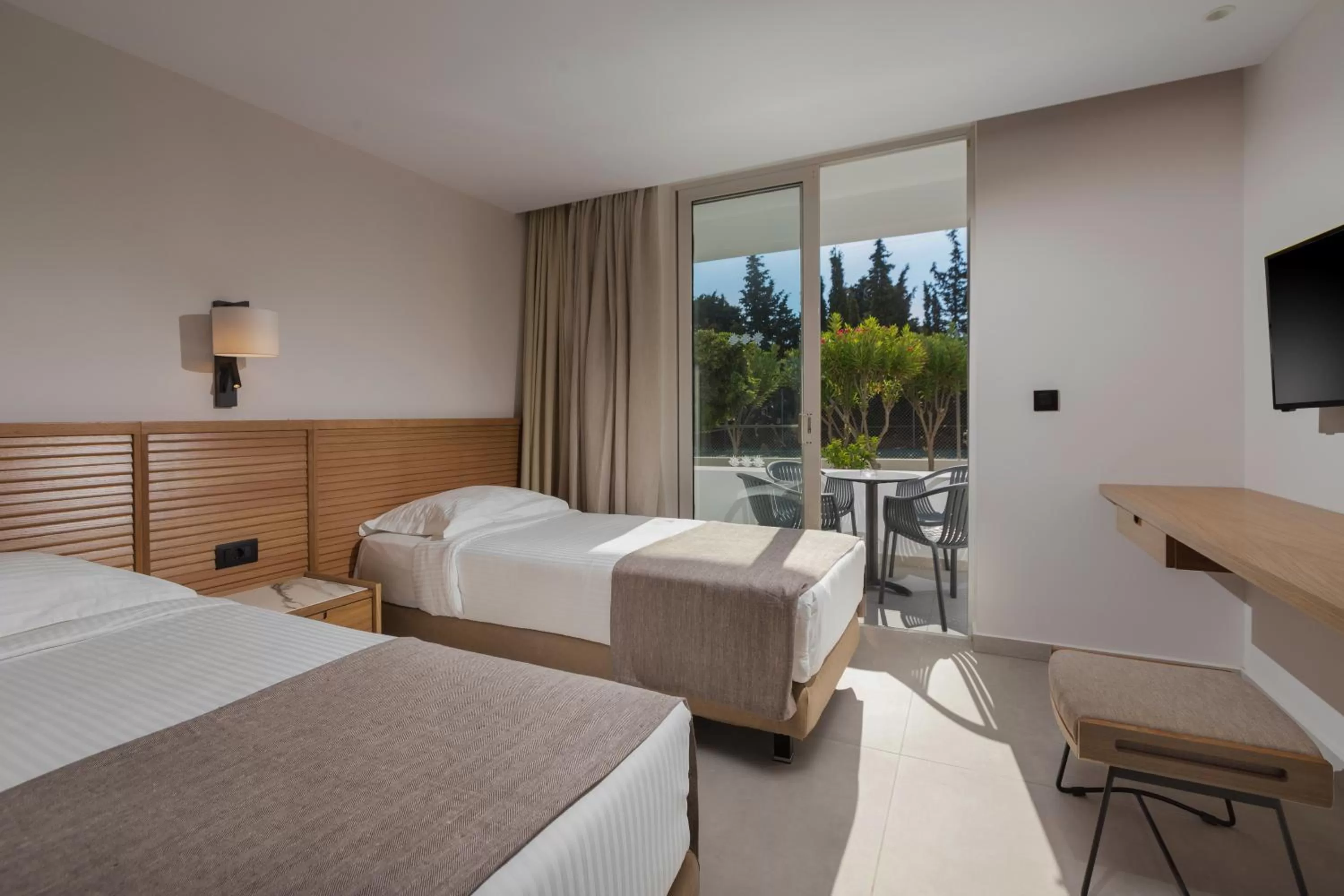 Photo of the whole room, Bed in Platanista Hotel