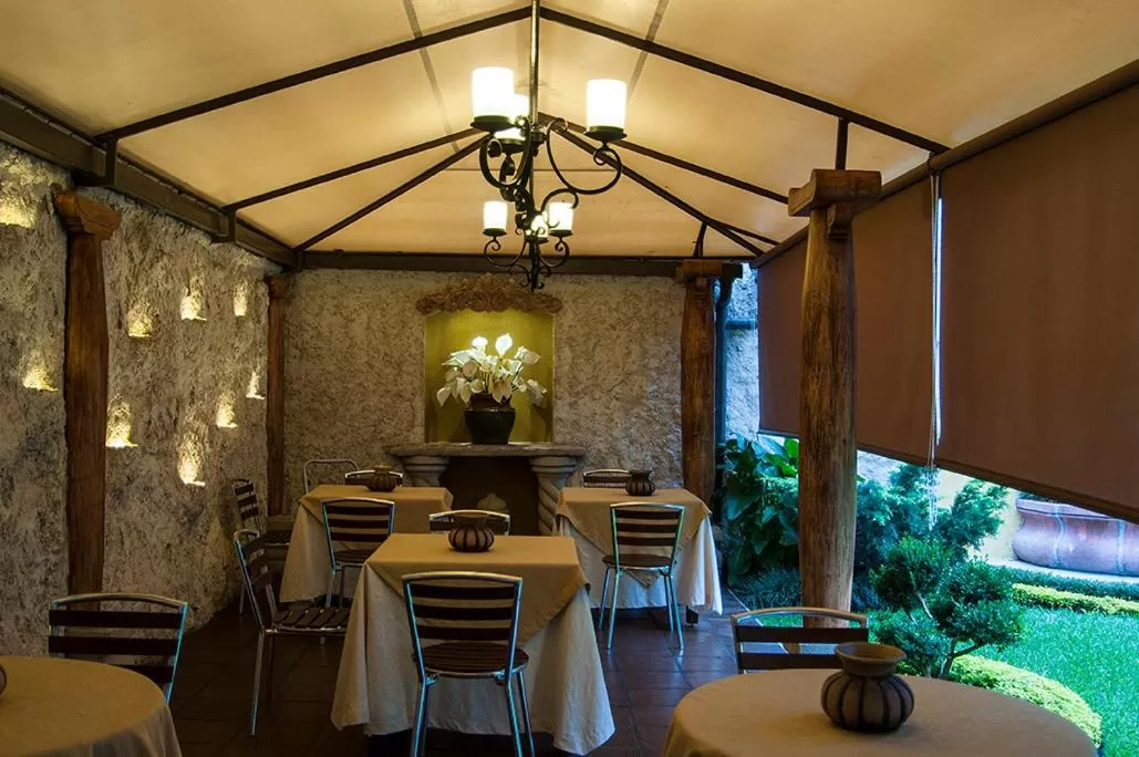Restaurant/Places to Eat in Hostal Villa Toscana