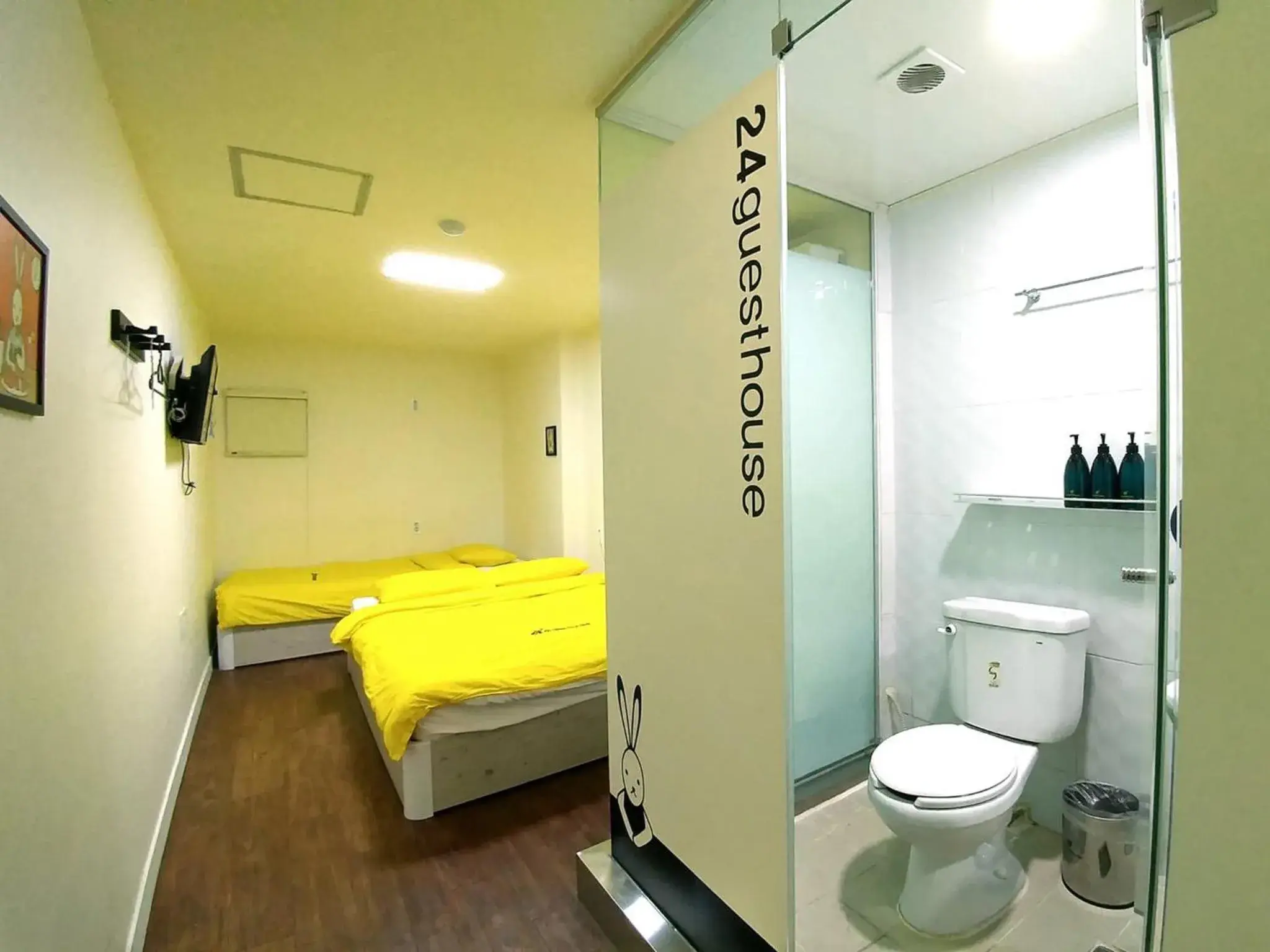 Superior Triple Room in 24 Guesthouse Seoul City Hall Superior Triple Room in 24 Guesthouse Seoul City Hall