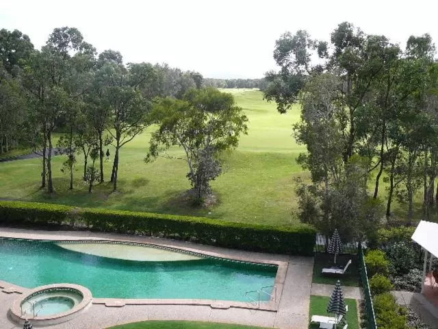 Golfcourse, Pool View in Magnolia Lane Apartments