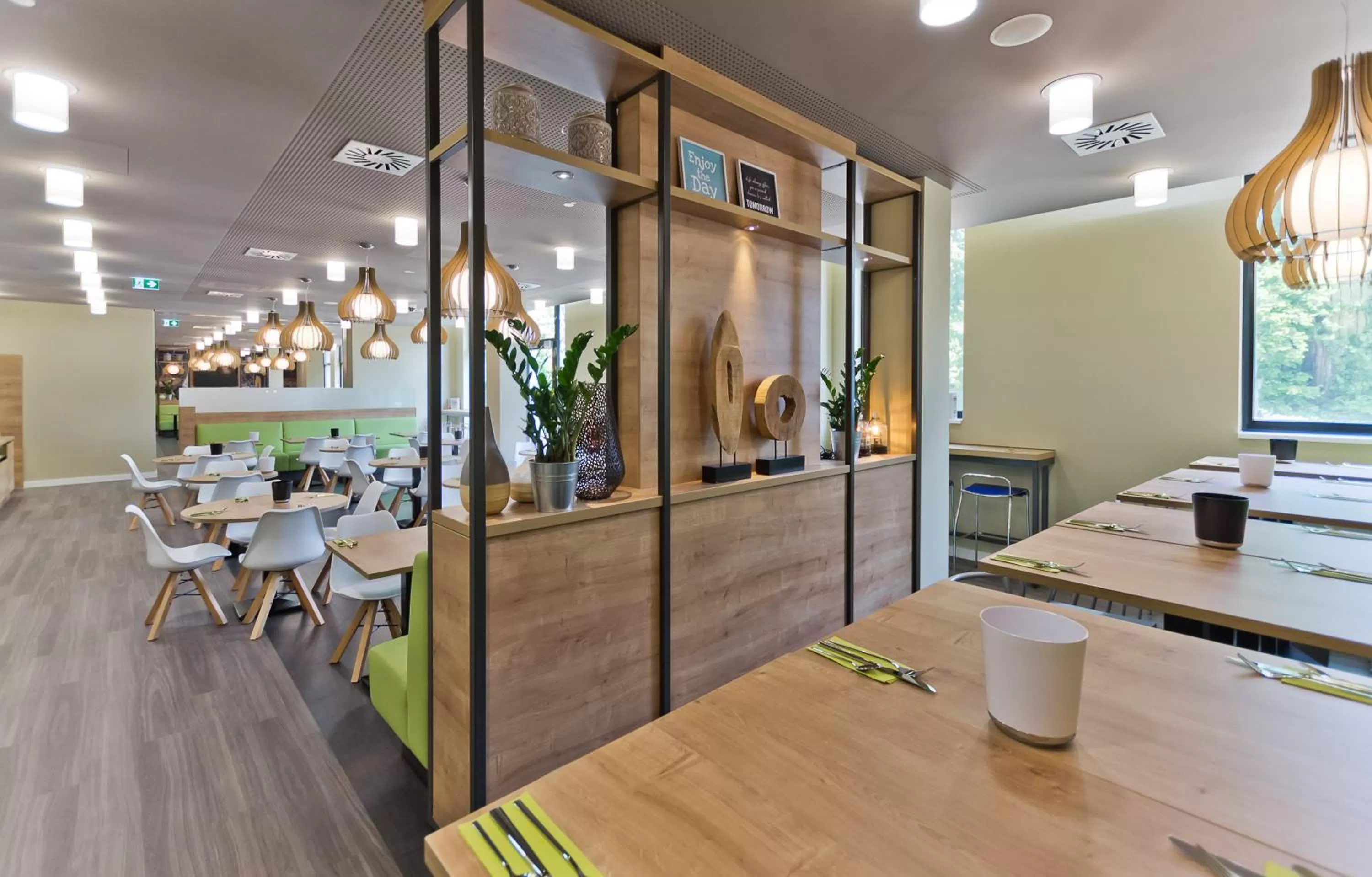 Dining area in Super 8 by Wyndham Oberhausen am Centro