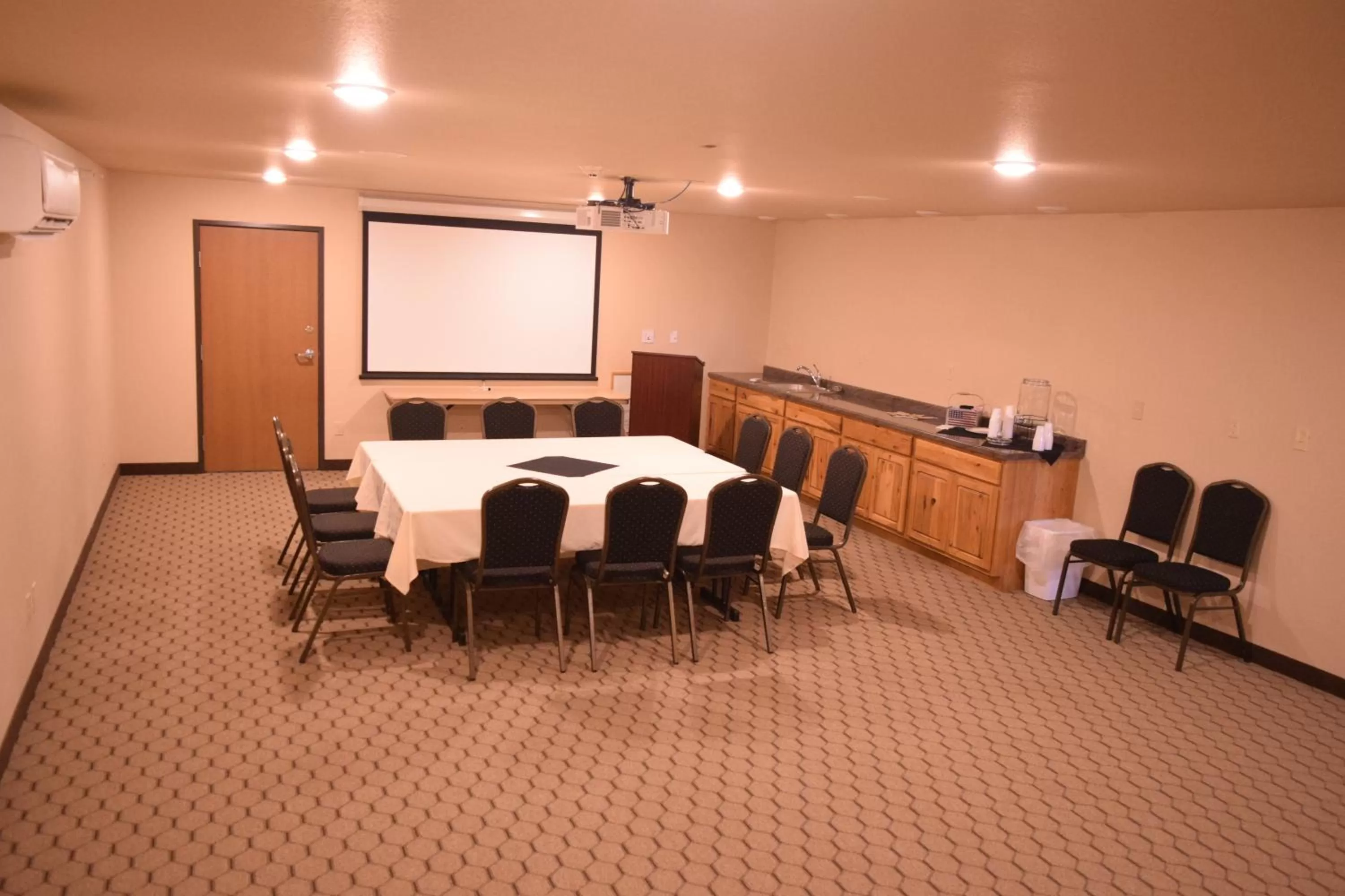 Business facilities in Newcastle Lodge & Convention Center