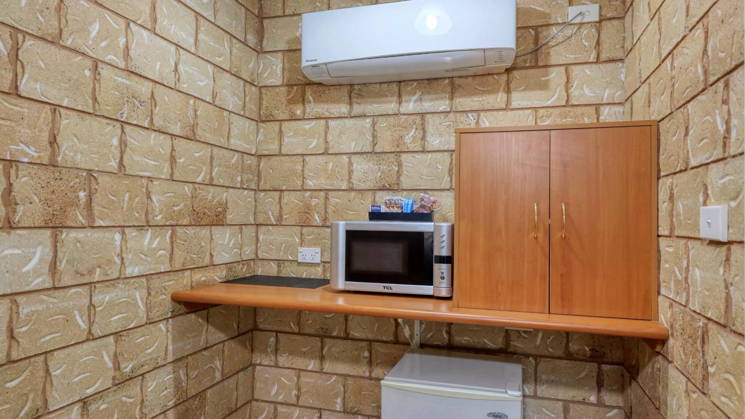 minibar in Darling River Motel