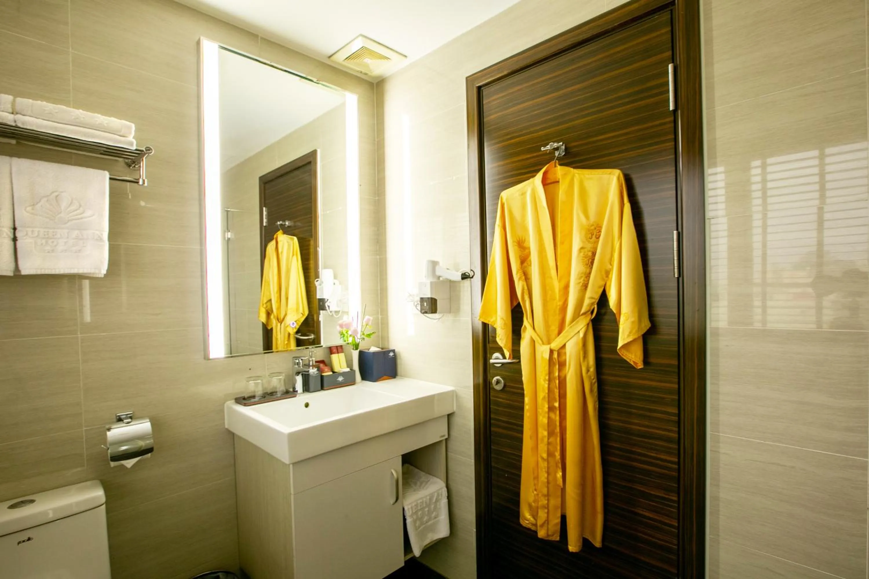 Bathroom in Queen Ann Hotel