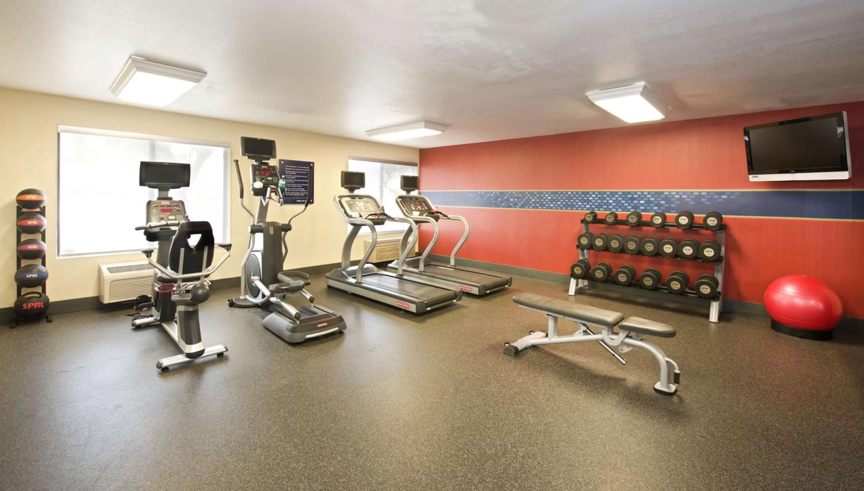 Fitness centre/facilities in Hampton Inn Phoenix Airport North