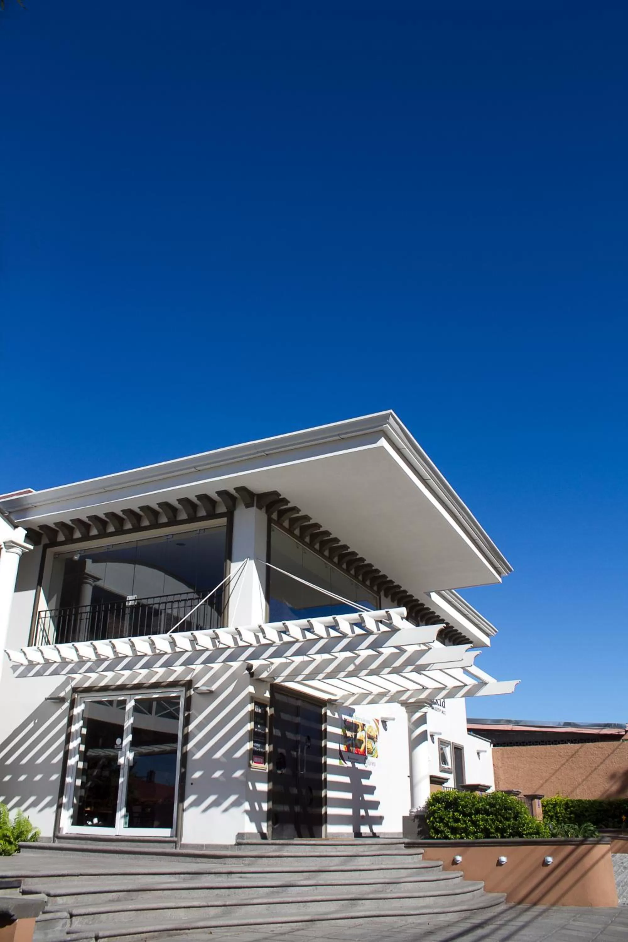 Restaurant/places to eat in La Riviera Hotel