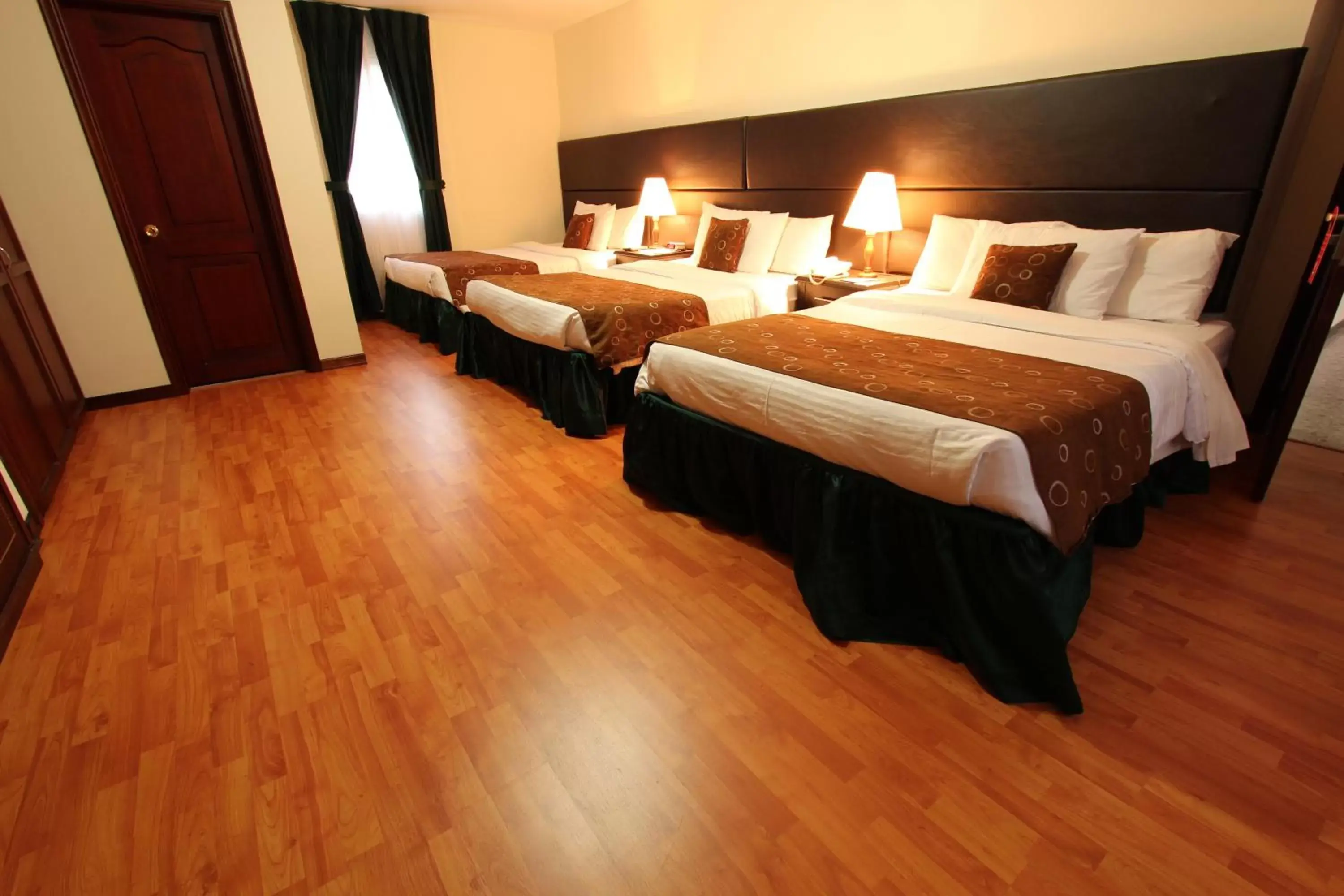 Standard Triple Room in Hotel San Fernando Real Standard Triple Room in Hotel San Fernando Real