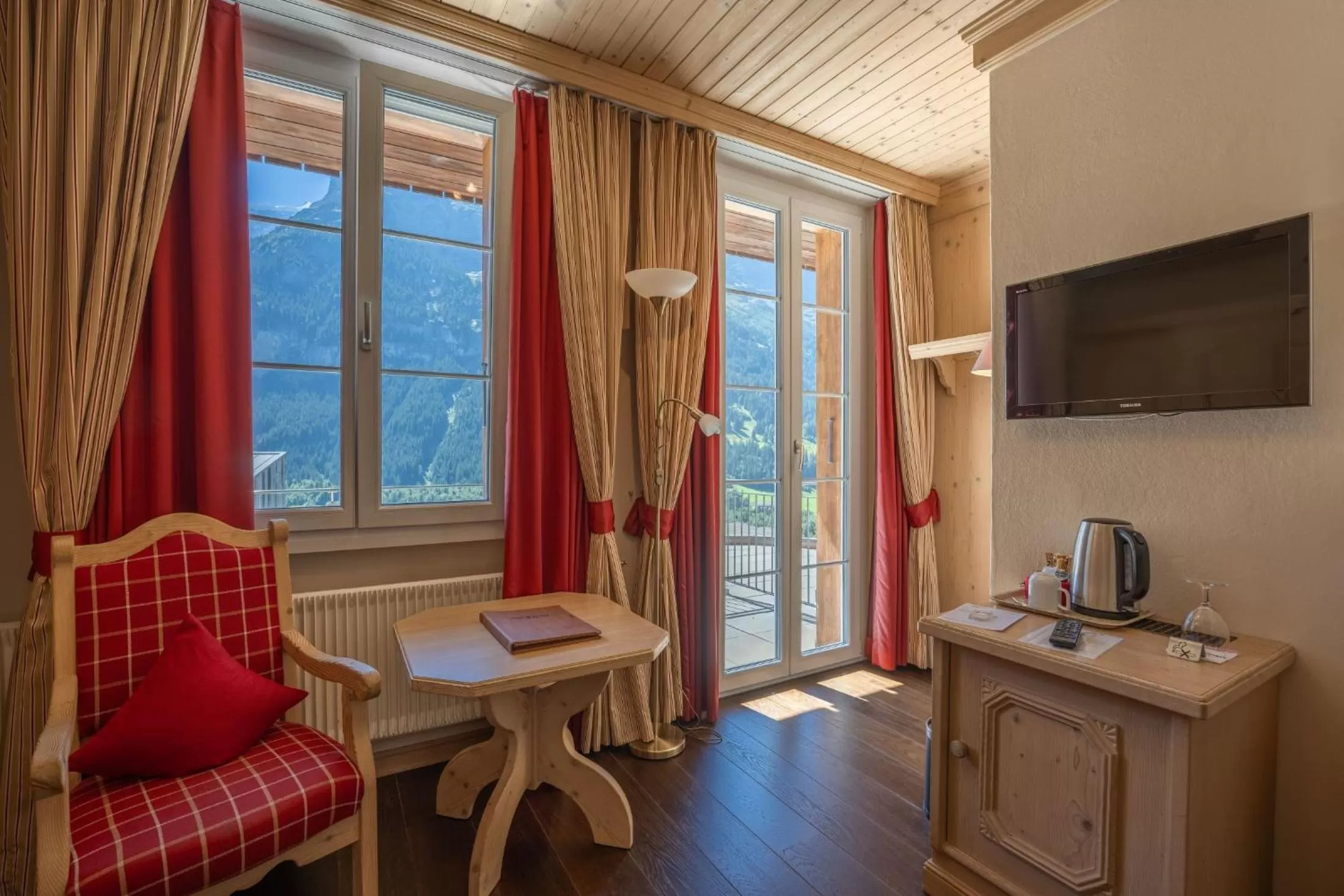 Photo of the whole room in Hotel Spinne Grindelwald