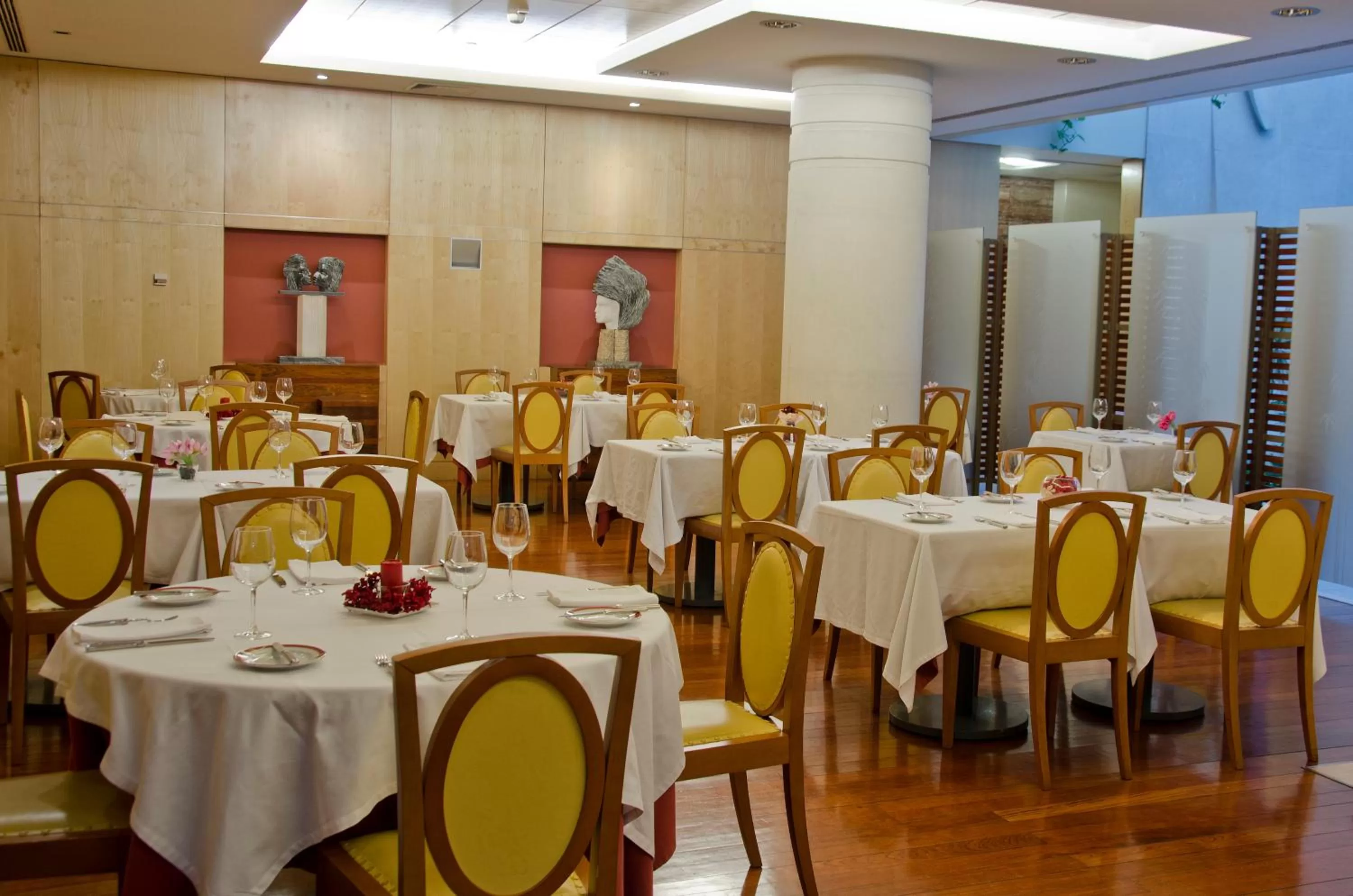 Restaurant/places to eat in VIP Executive Entrecampos Hotel & Conference