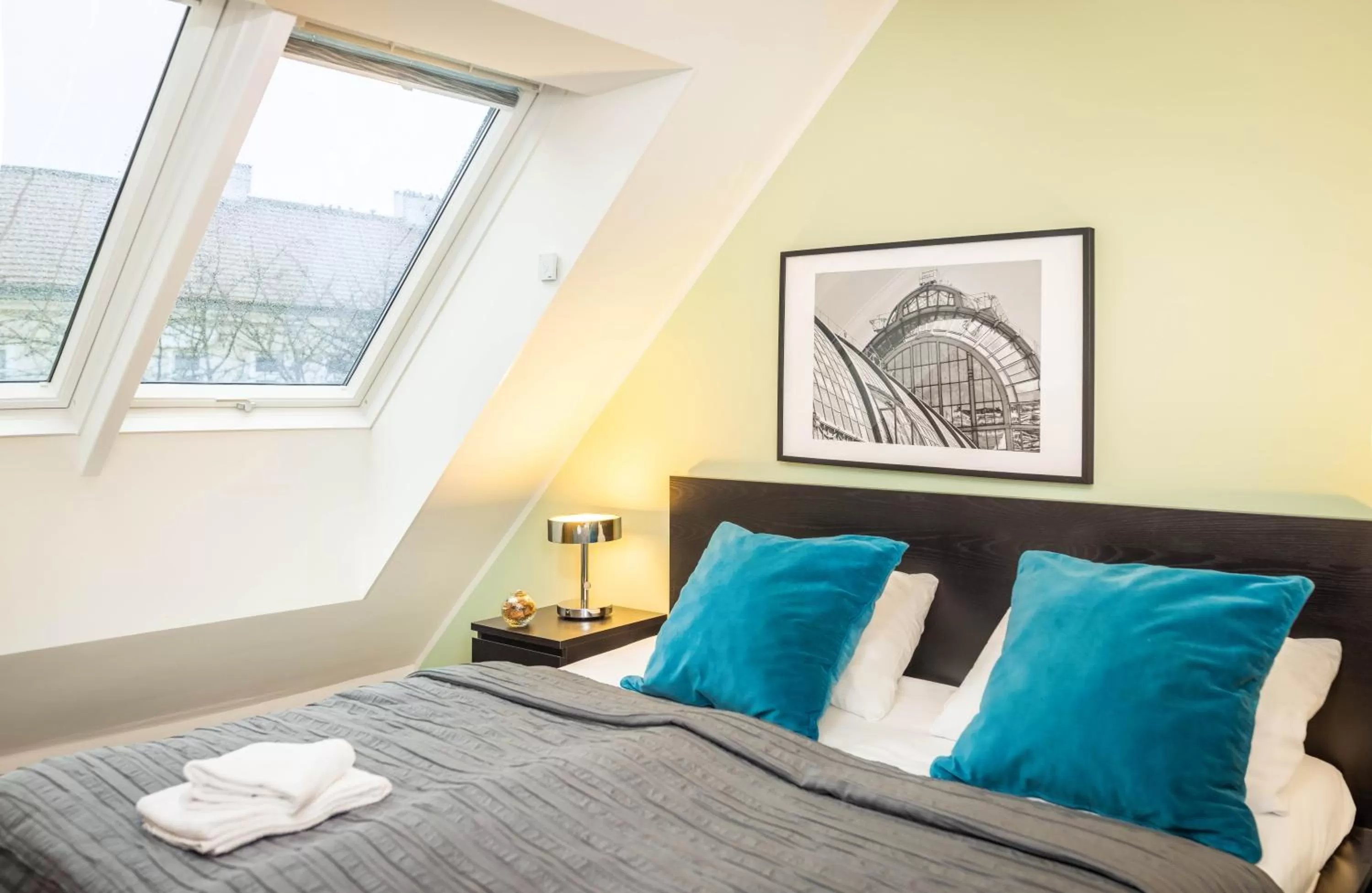 Bedroom, Bed in Jimmy's Apartments Lory