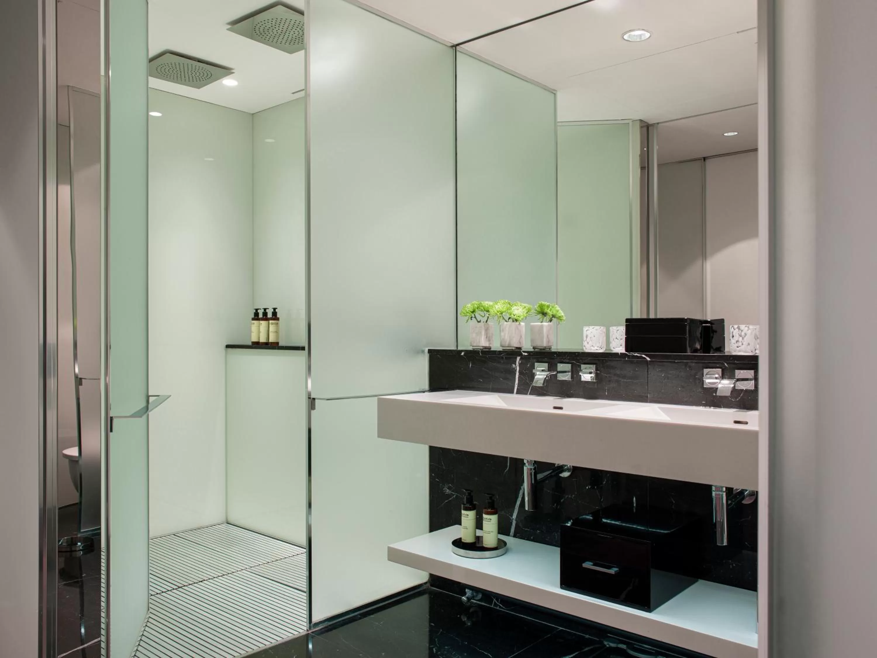 Bathroom in ME London by Melia - Covent Garden