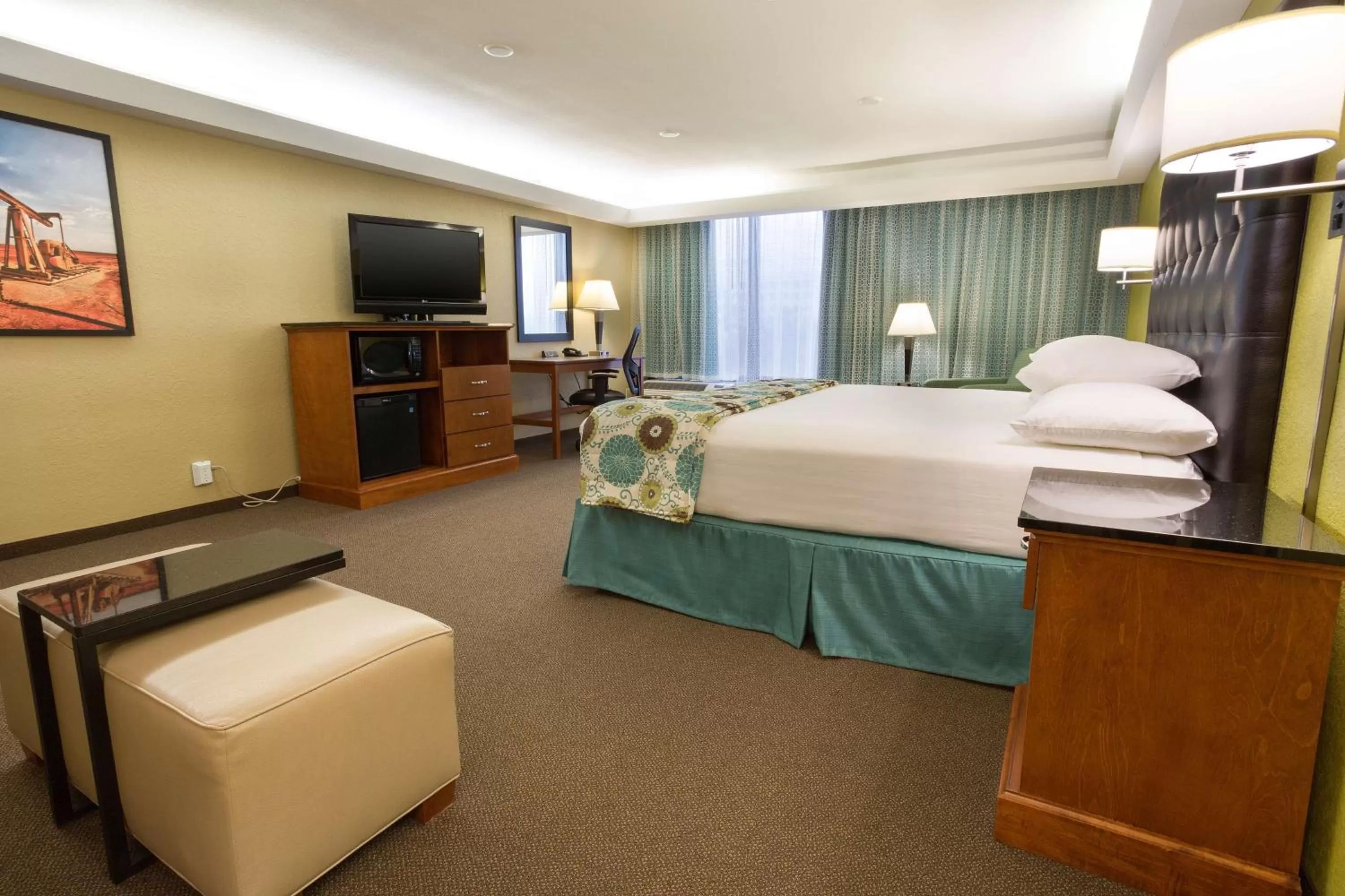 Spacious Superior King Bed in Drury Inn & Suites Houston The Woodlands
