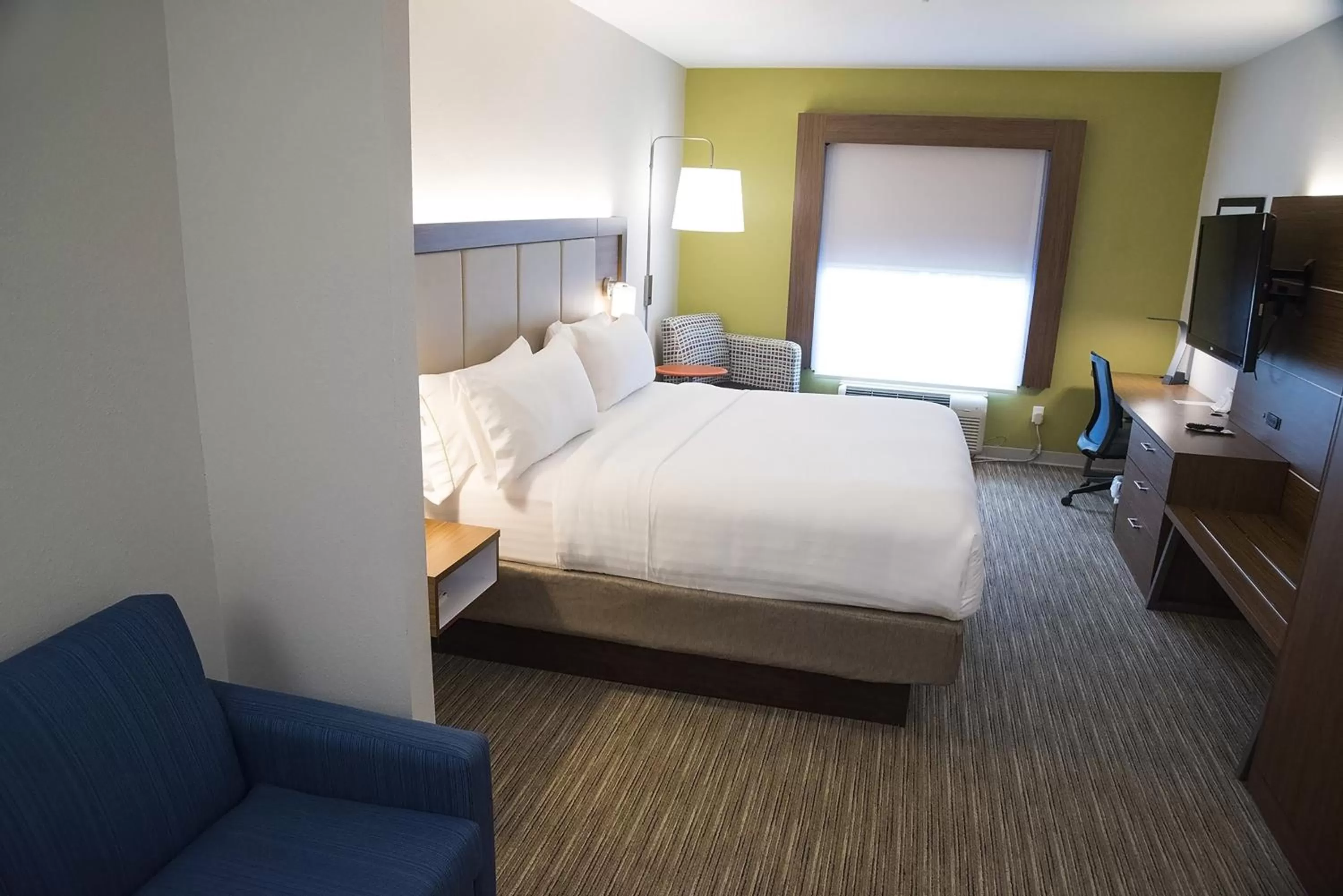 Photo of the whole room in Holiday Inn Express & Suites Alexandria by IHG
