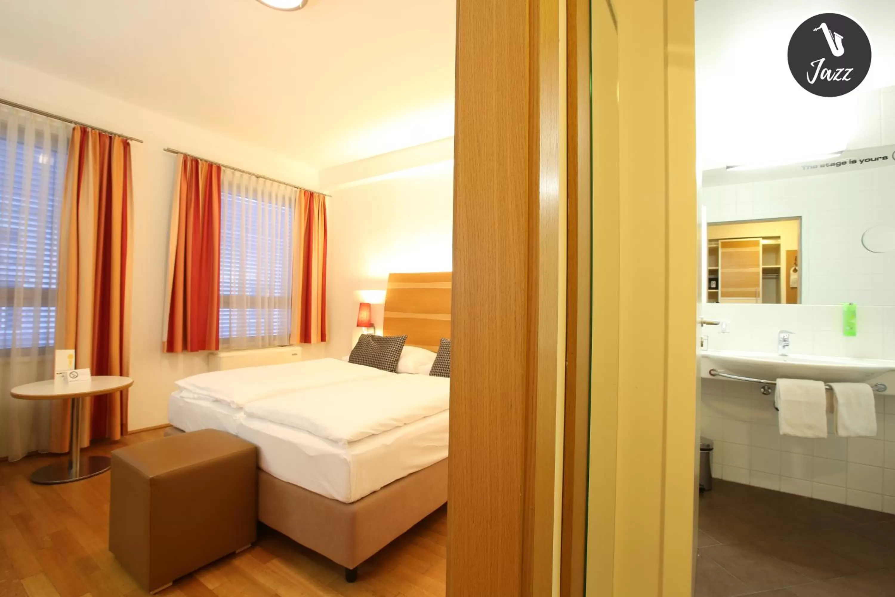 Bedroom, Bed in arte Hotel Wien Stadthalle