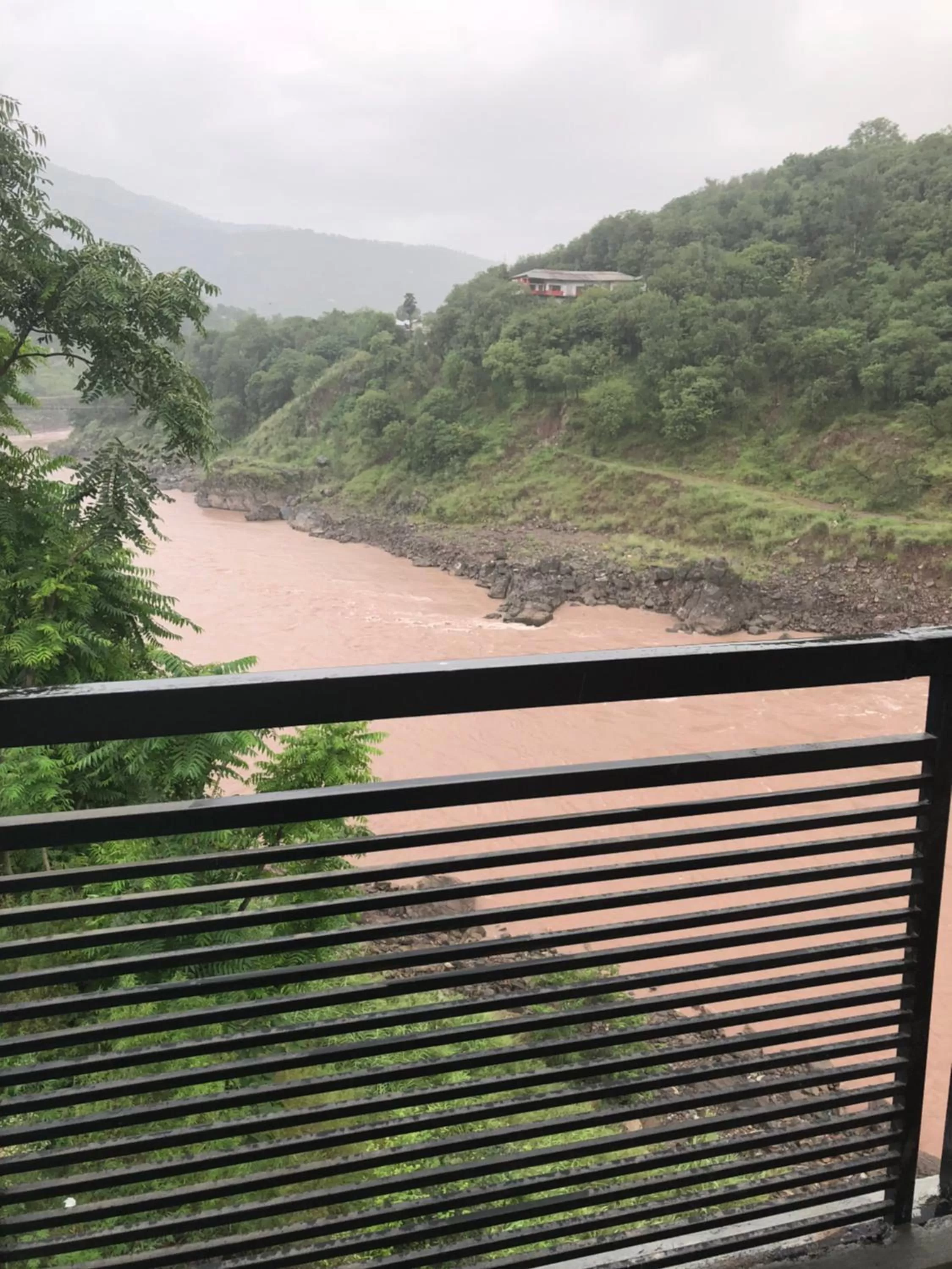 Natural landscape in Hotel La Orilla Muzaffarabad