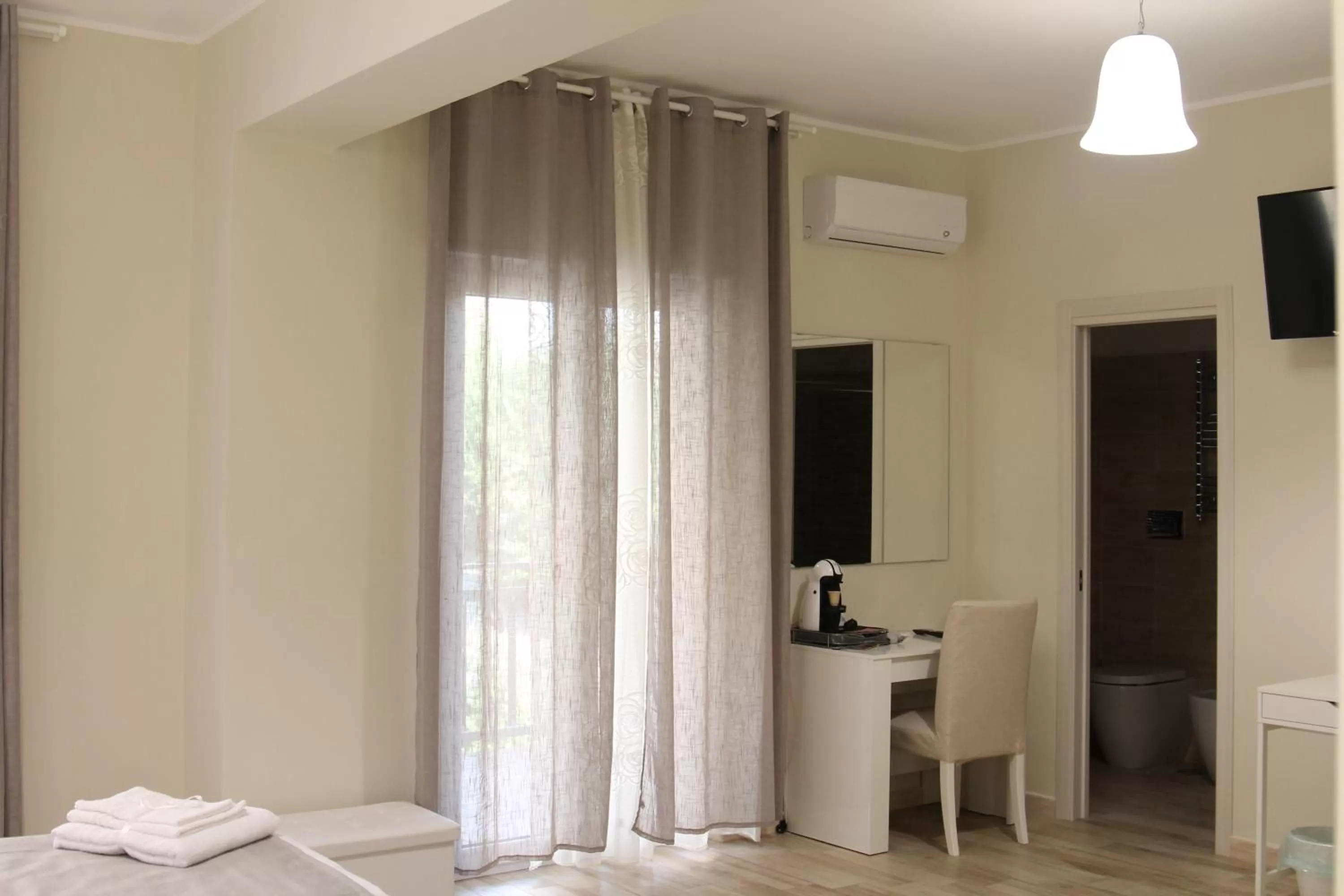 TV and multimedia, Bed in Michelangelo Home B&B