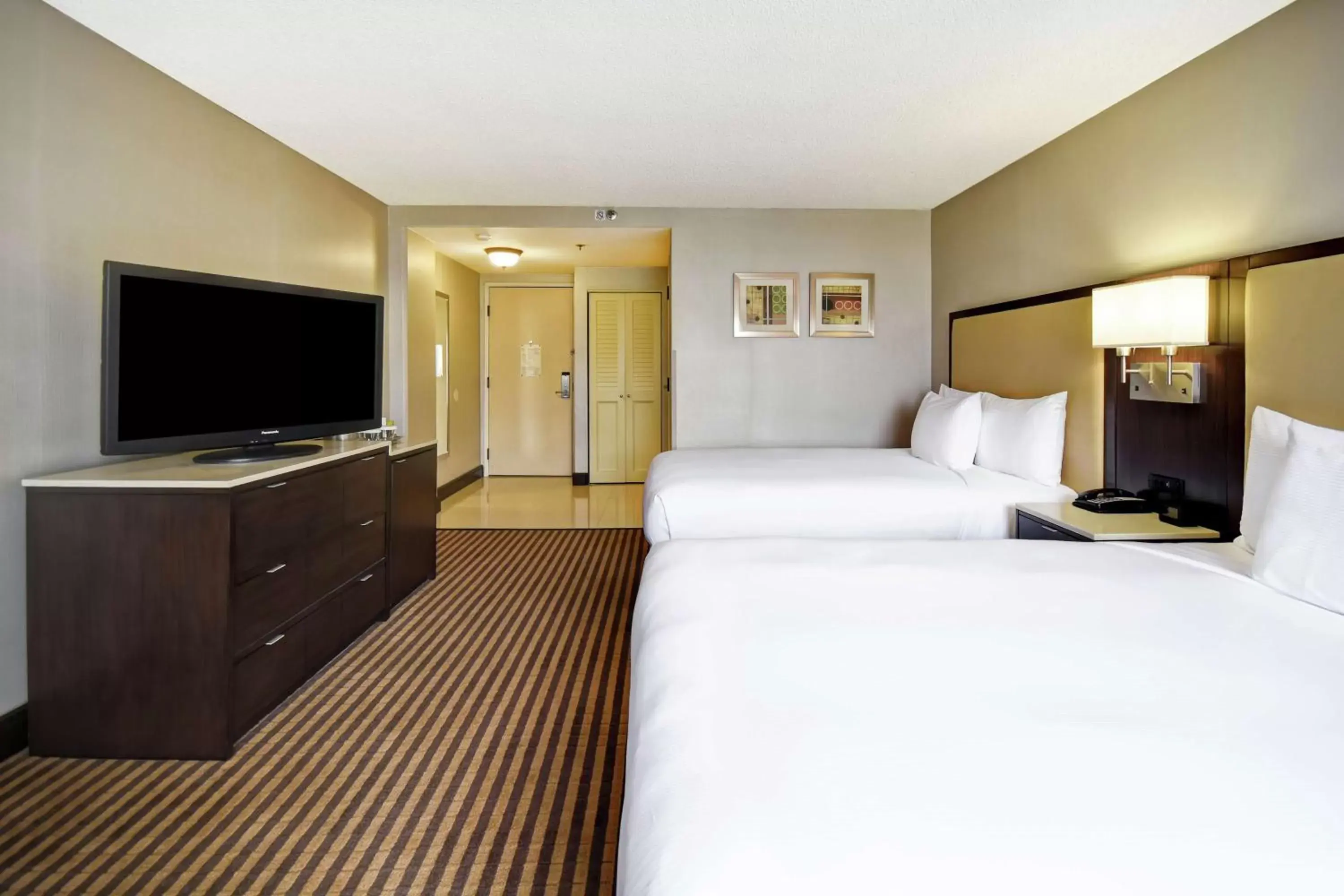 Queen Room with Two Queen Beds with Pool View in DoubleTree by Hilton Pleasanton at The Club Queen Room with Two Queen Beds with Pool View in DoubleTree by Hilton Pleasanton at The Club