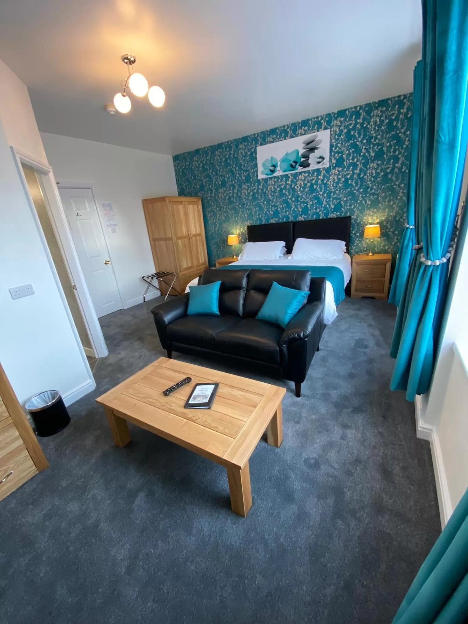 Photo of the whole room, Bed in Paignton Court