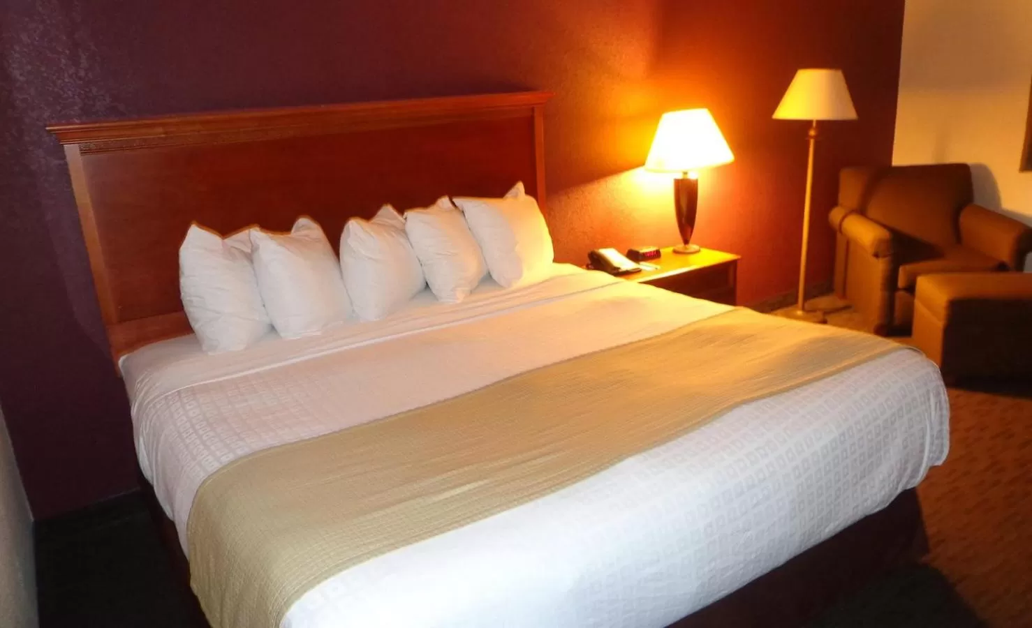 Bedroom, Bed in AmericInn by Wyndham Marshall