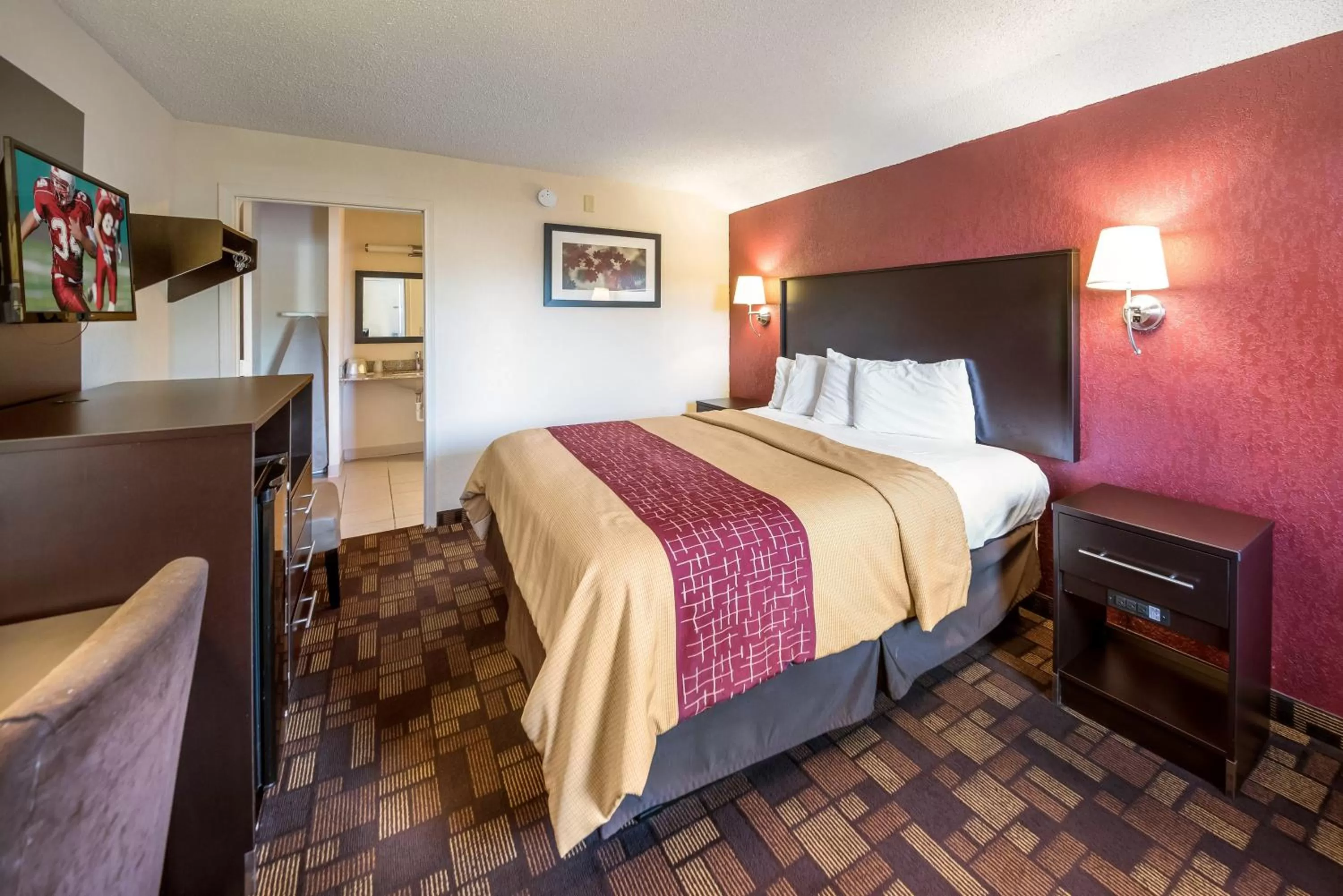  Superior King Room Disability Access Non-Smoking in Red Roof Inn Anderson, IN