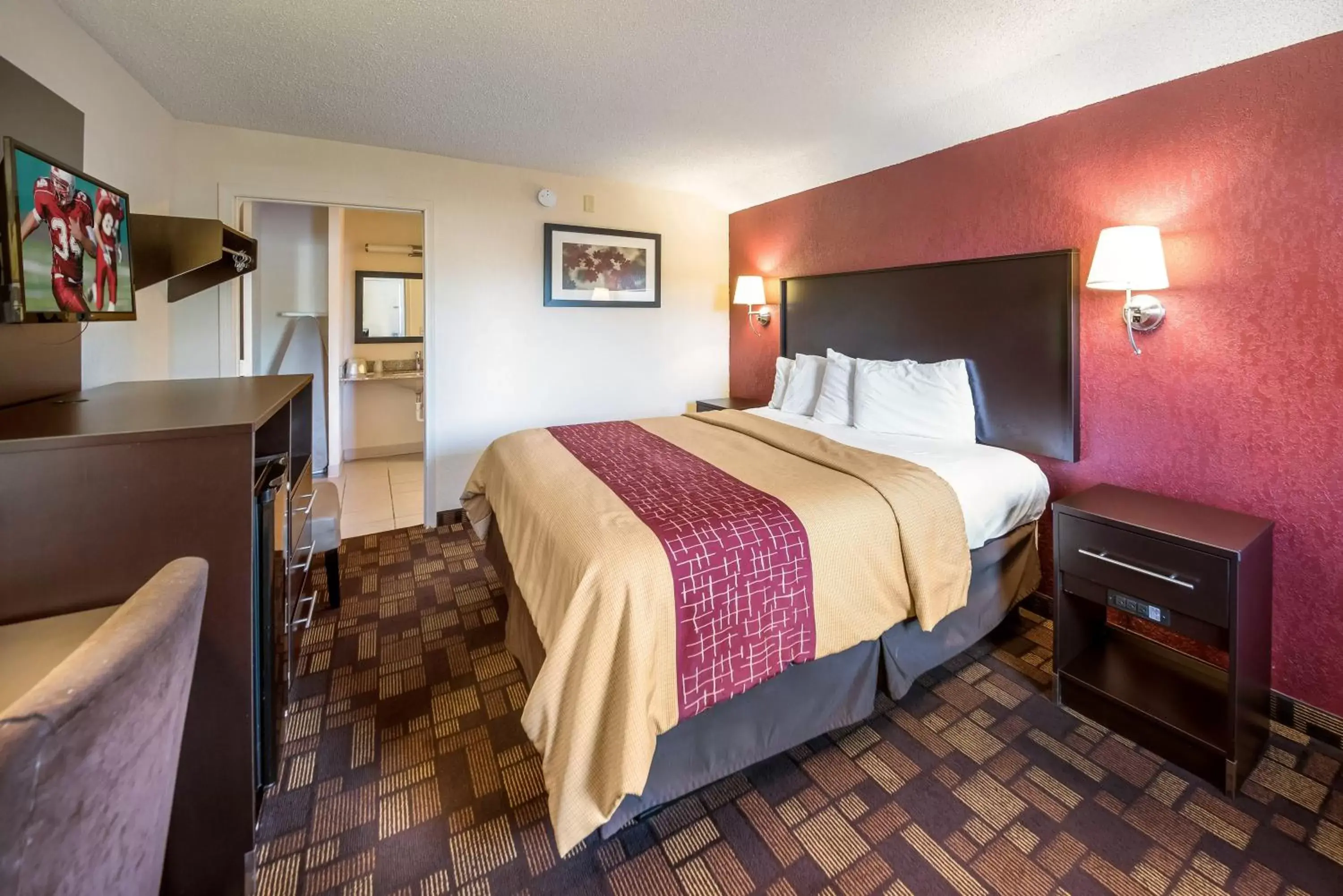 Superior King Room Disability Access Non-Smoking in Red Roof Inn Anderson, IN Superior King Room Disability Access Non-Smoking in Red Roof Inn Anderson, IN