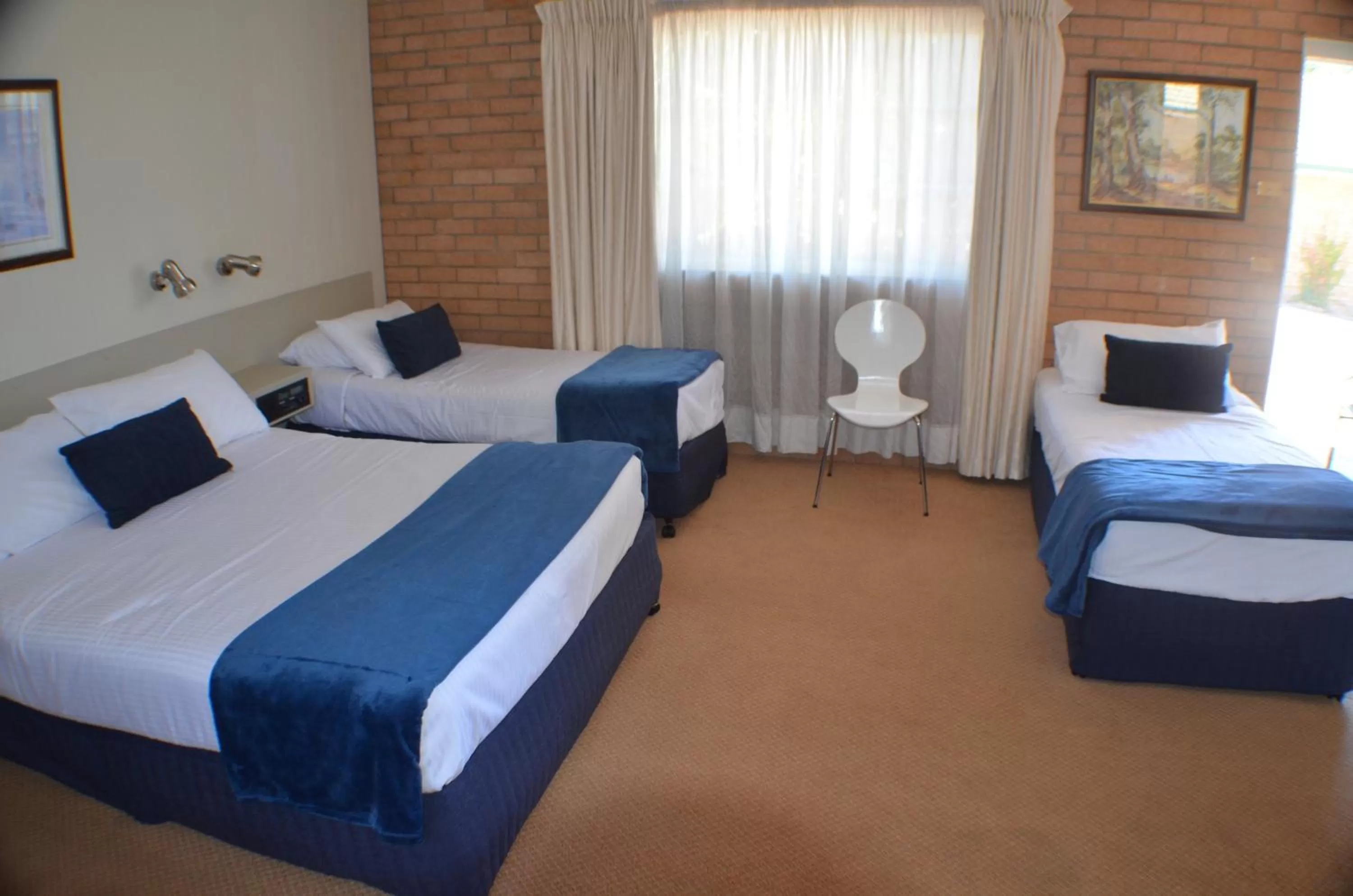 Standard Family Room - No Pets in Deer Park Motor Inn Armidale