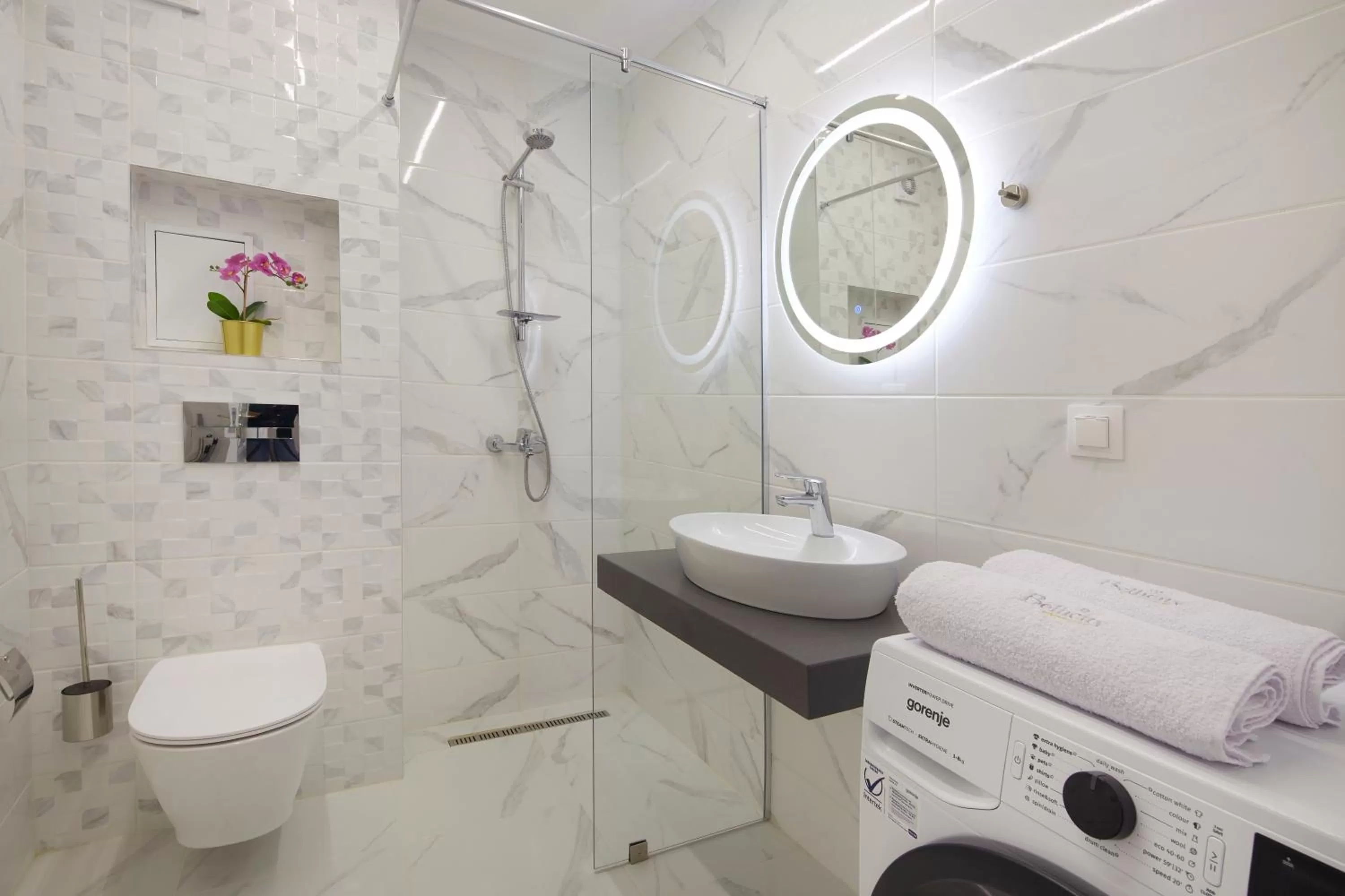 Bathroom in Bellicity Apart Complex