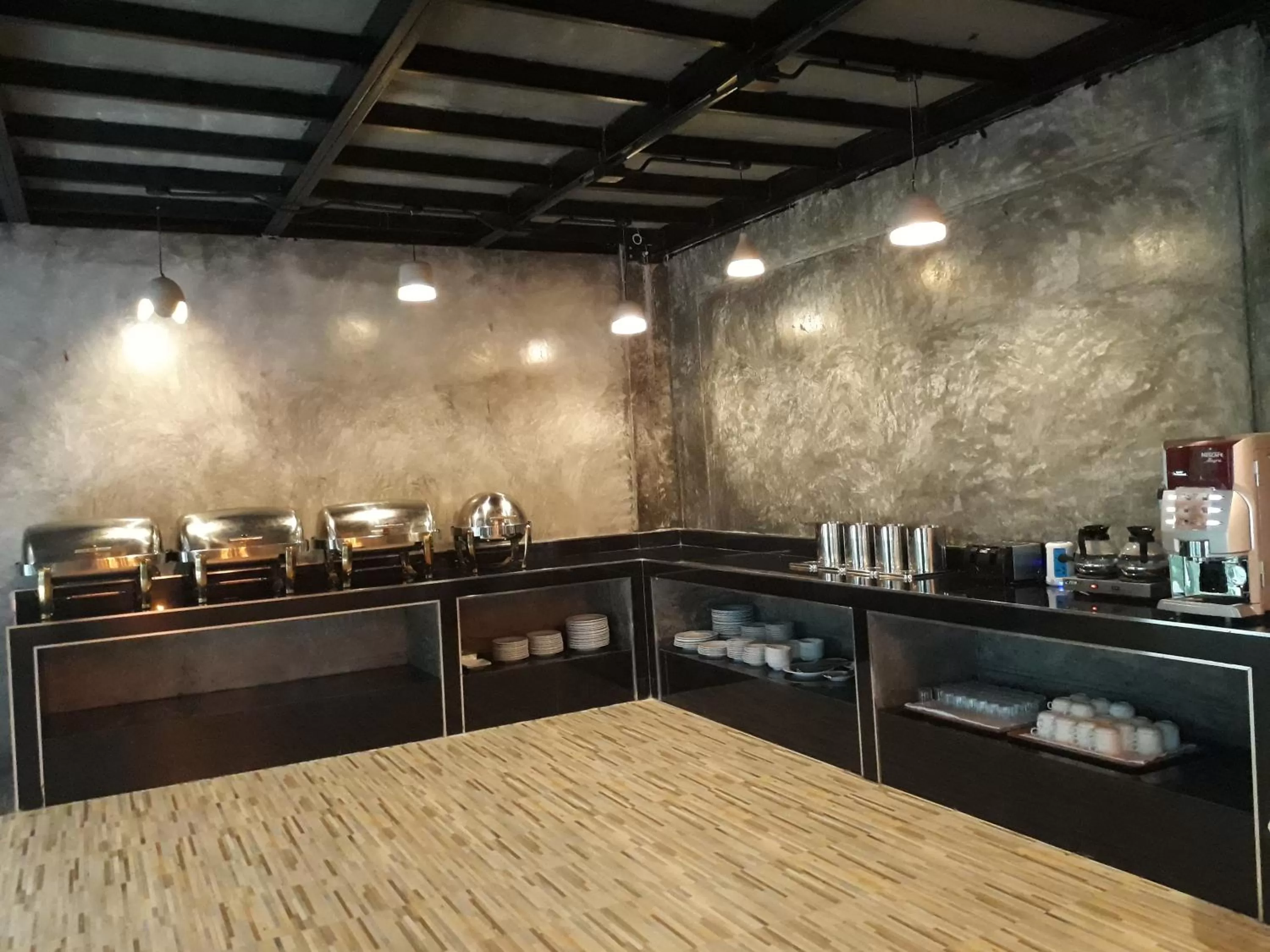 Restaurant/places to eat in Maneetel Krabi Beachfront-SHA Plus