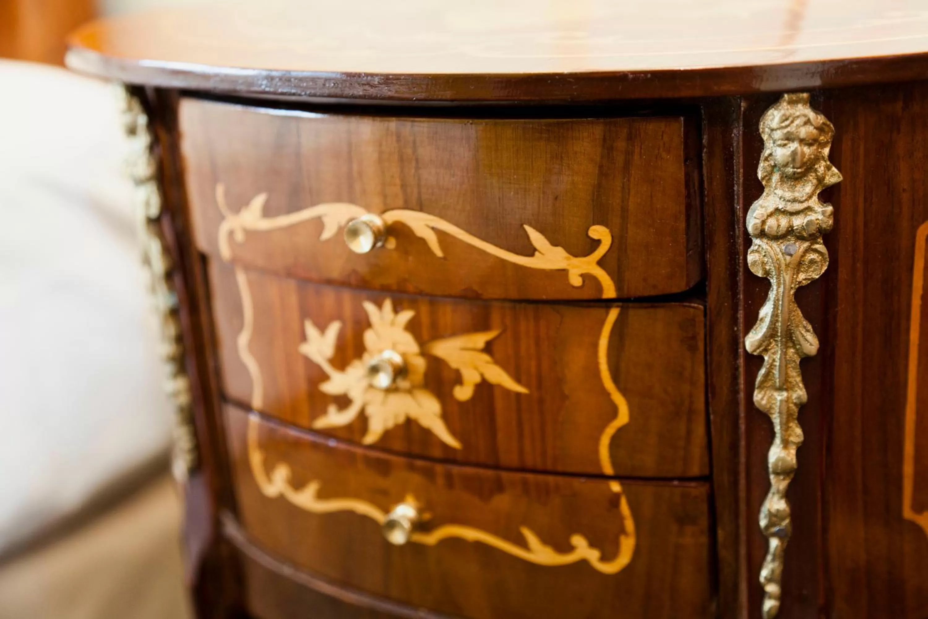 Decorative detail in Hotel Diamonds and Pearls