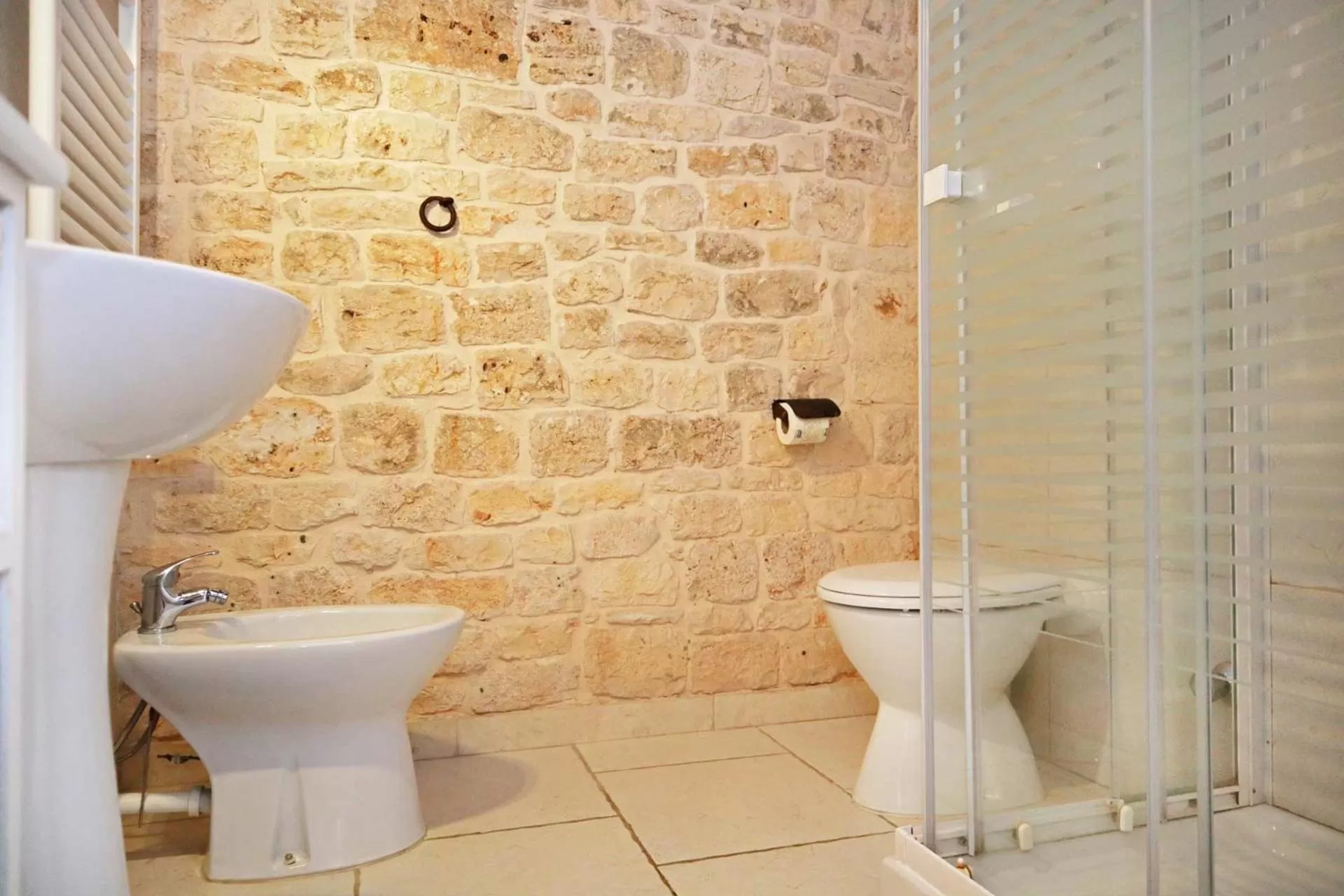 Shower in Agriturismo Masseria Alberotanza