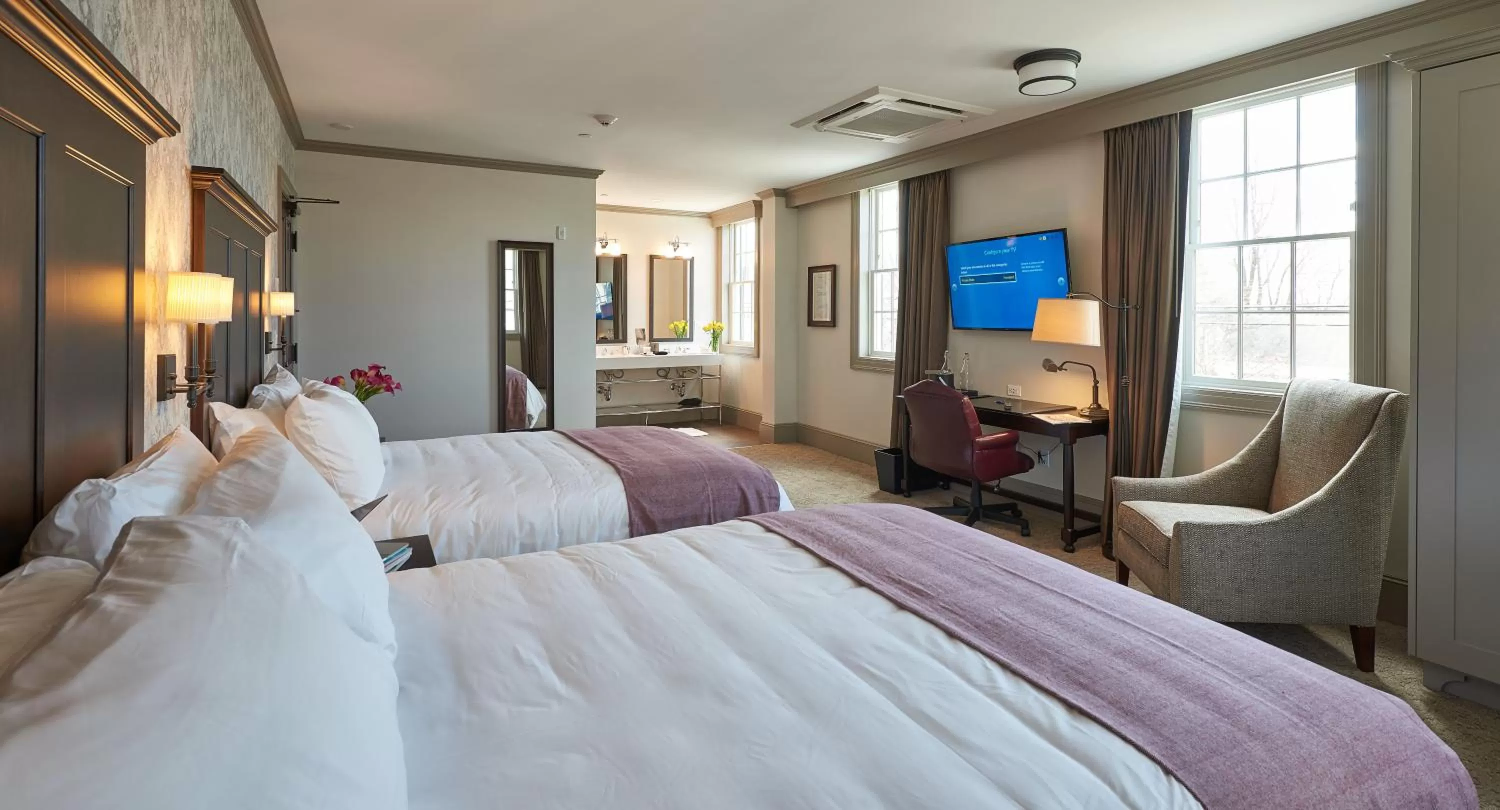 Photo of the whole room, Bed in The Groton Inn