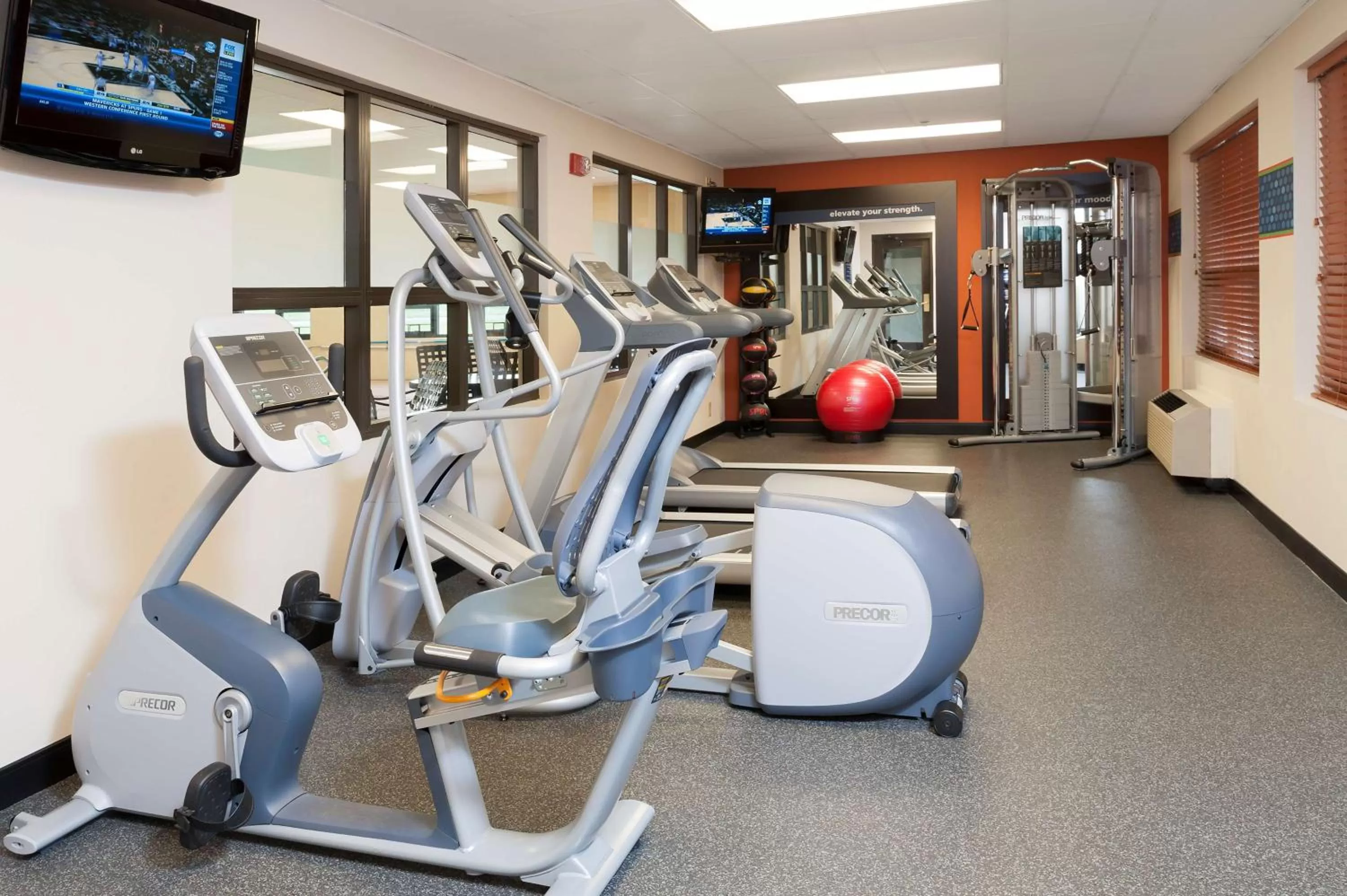 Fitness centre/facilities in Hampton Inn Seymour