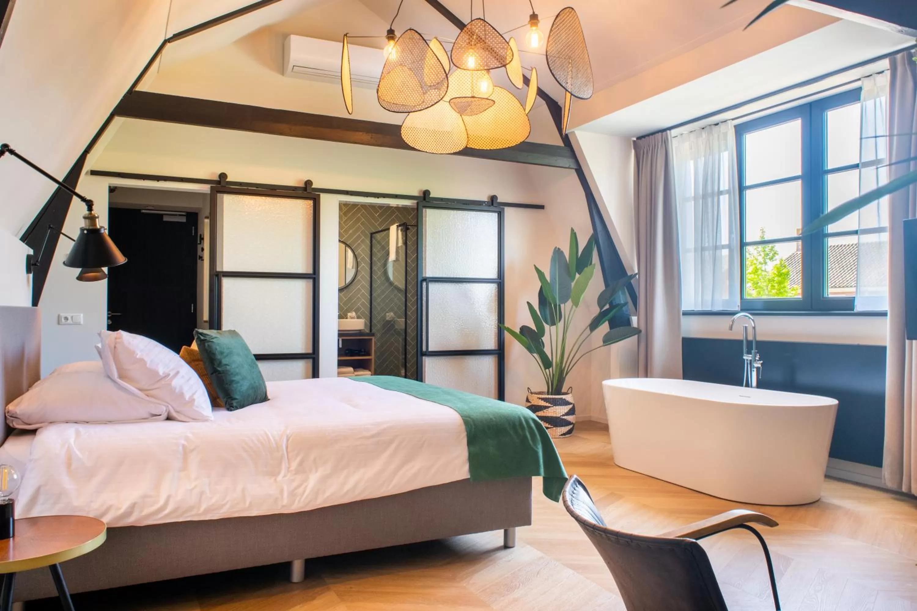 Bed in Hotel van der Meer