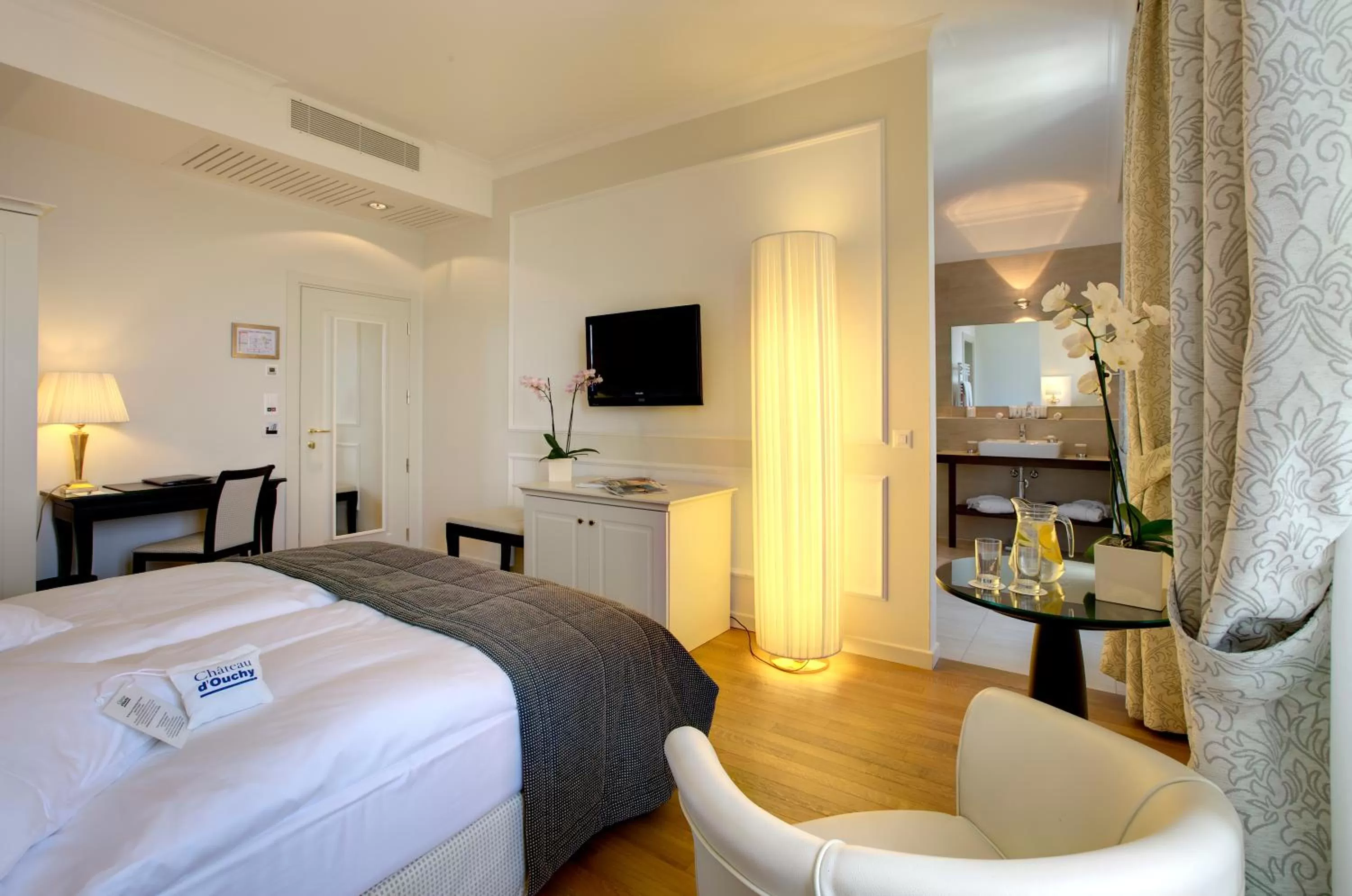 TV and multimedia, Bed in Château d'Ouchy