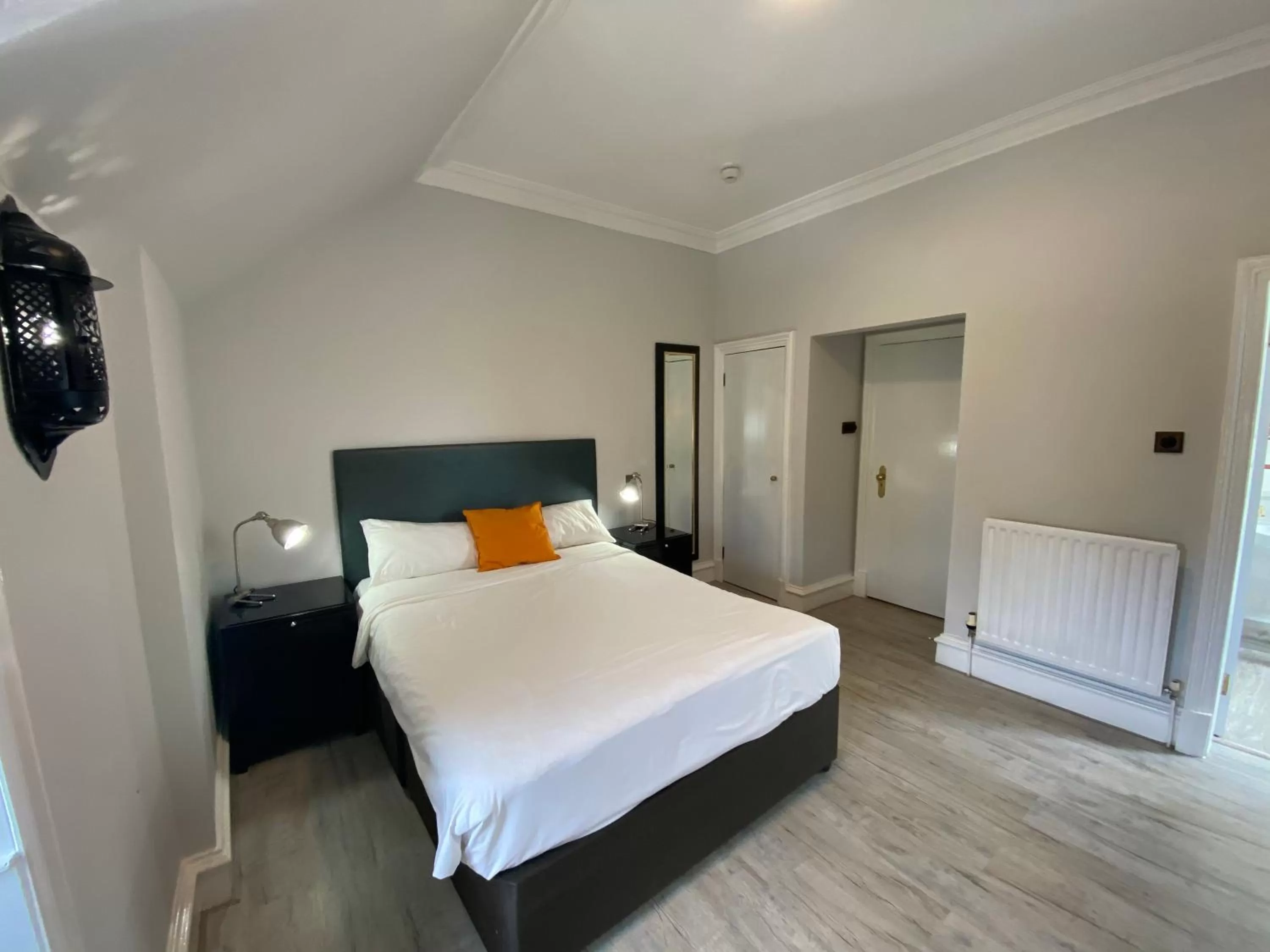 Bedroom, Bed in No6 West Coates