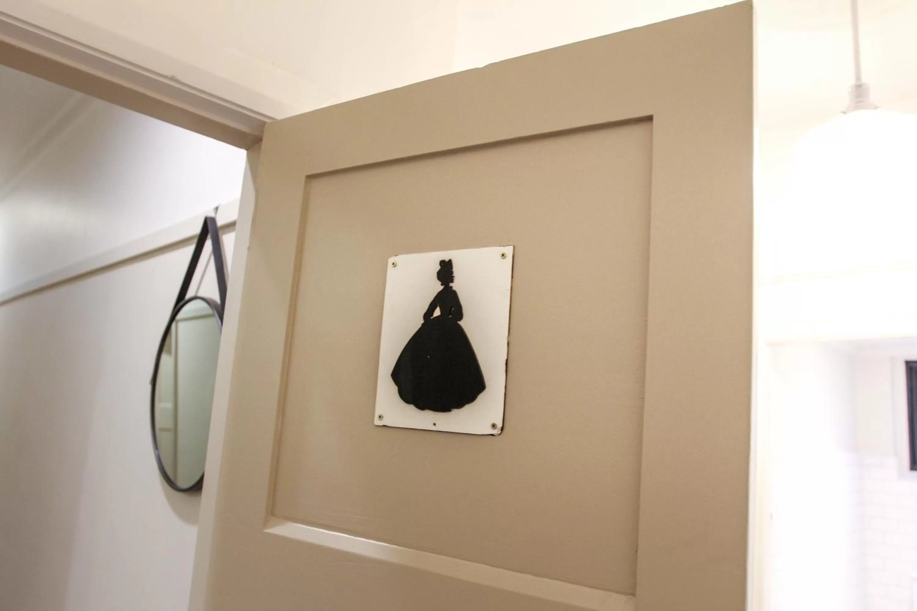 Alpine Hotel, Eat Drink Sleep