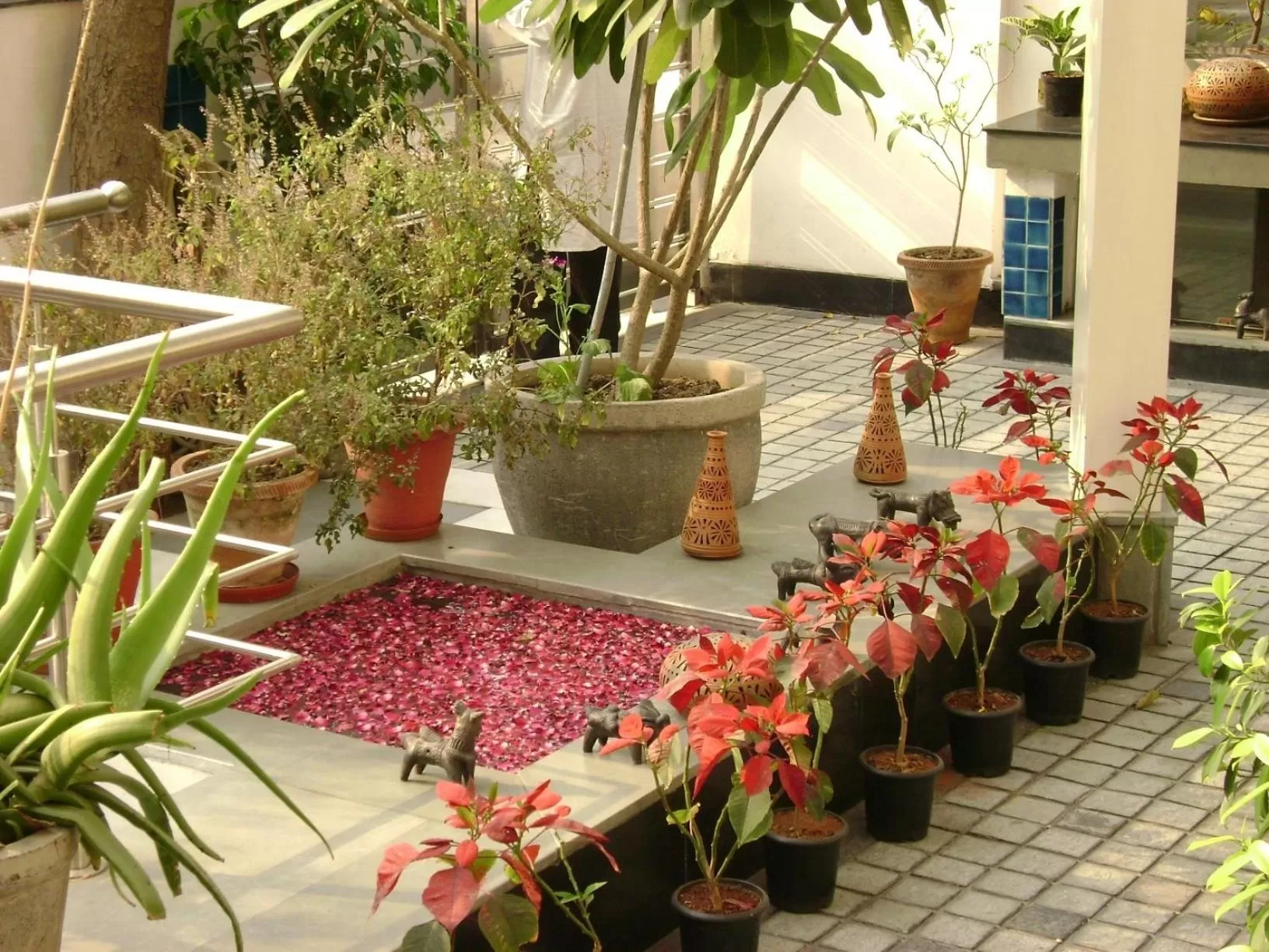 Day, Restaurant/Places to Eat in B Nineteen