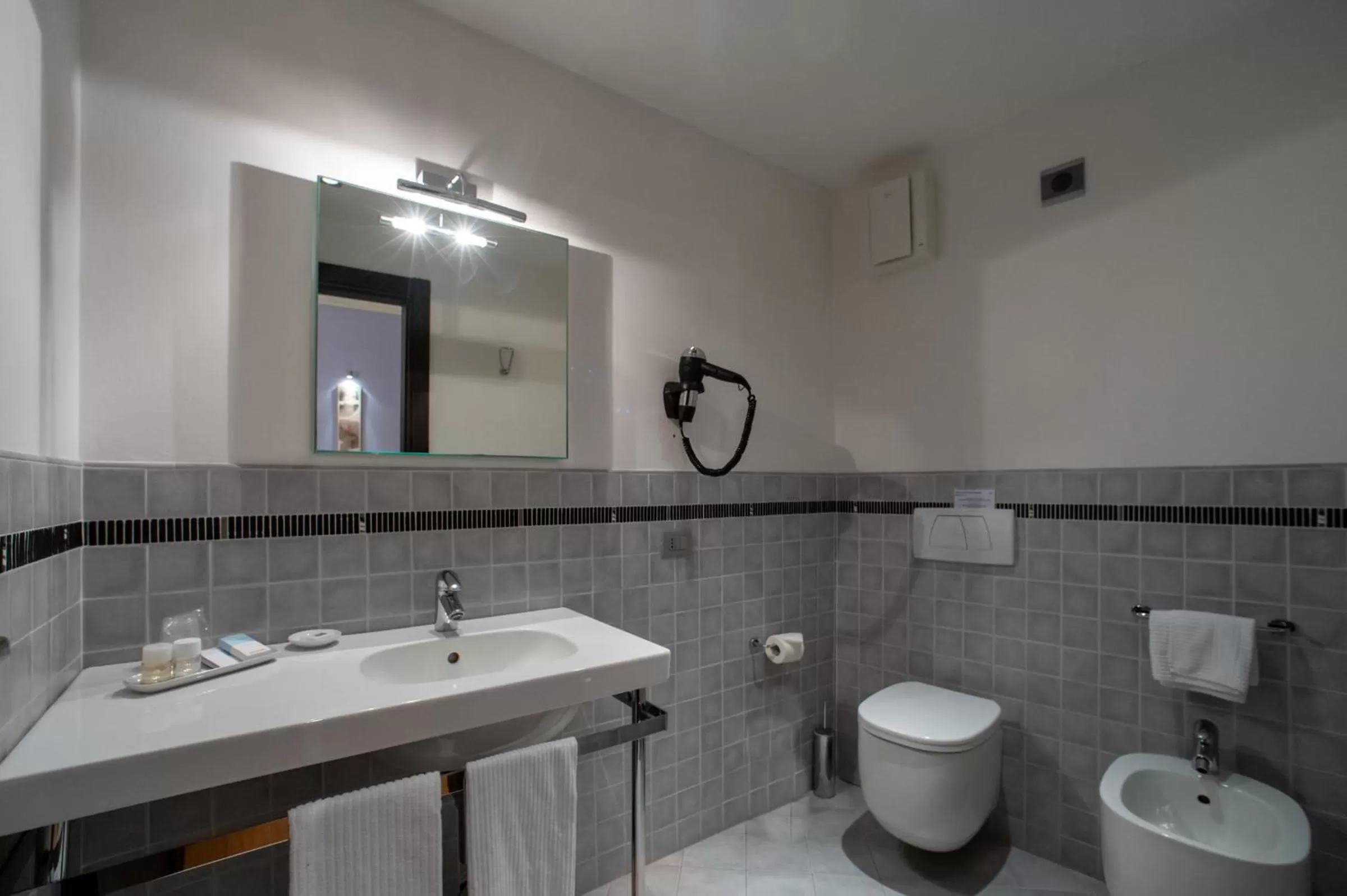 Toilet in Hotel Annunziata