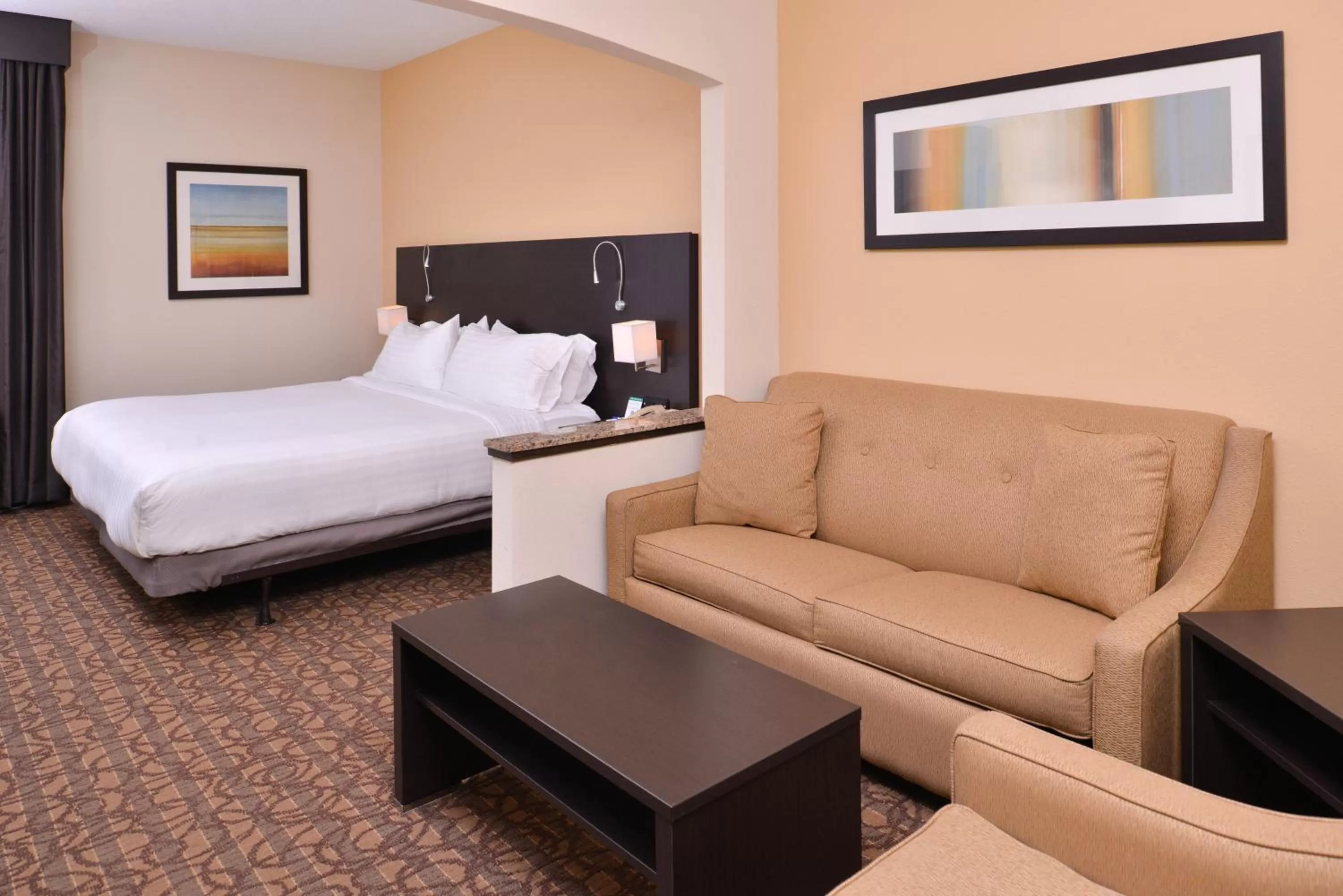 Photo of the whole room, Bed in Holiday Inn Express & Suites Topeka West I-70 Wanamaker by IHG
