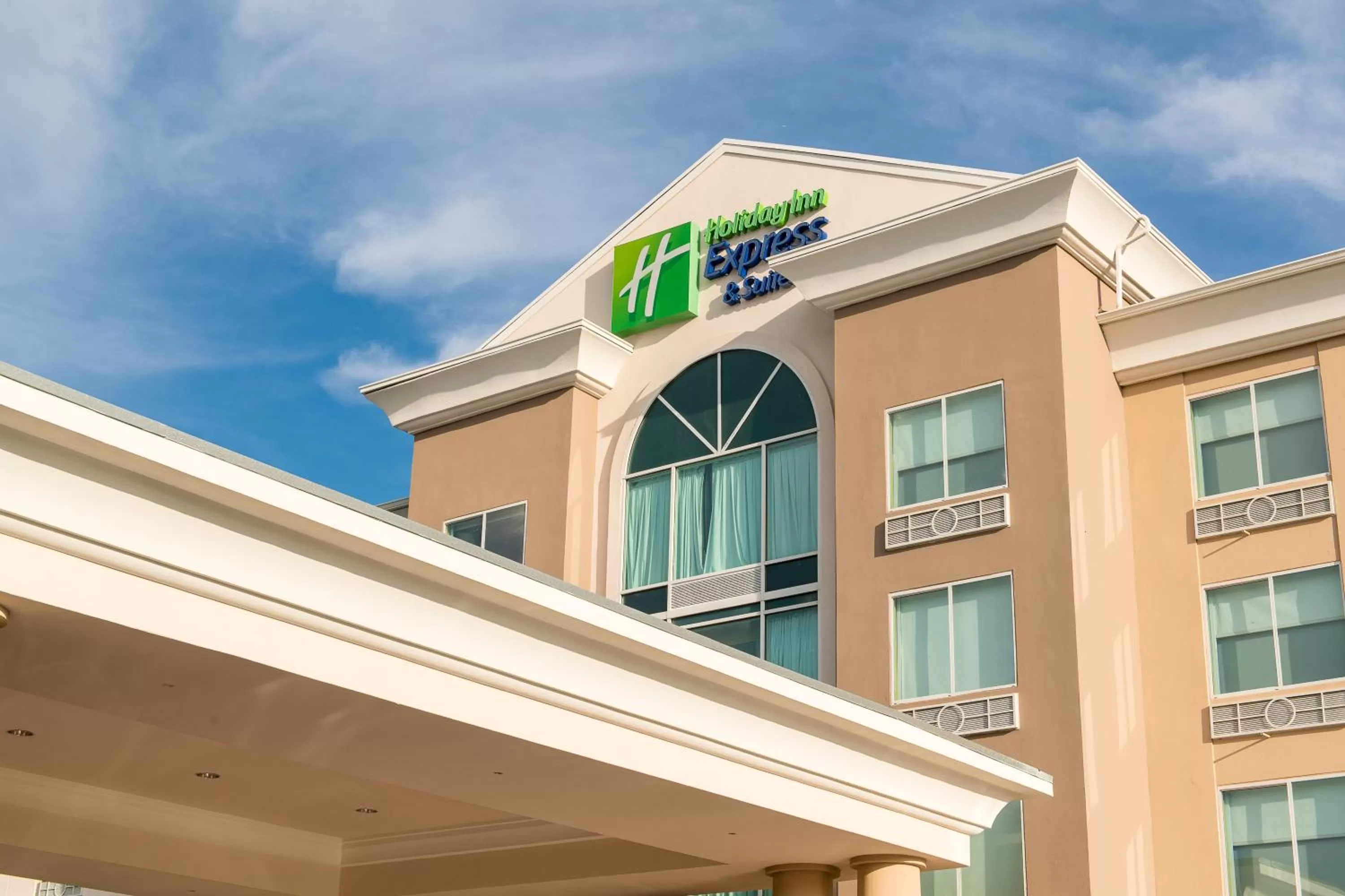 Property building in Holiday Inn Express & Suites Columbia-I-26 @ Harbison Blvd by IHG