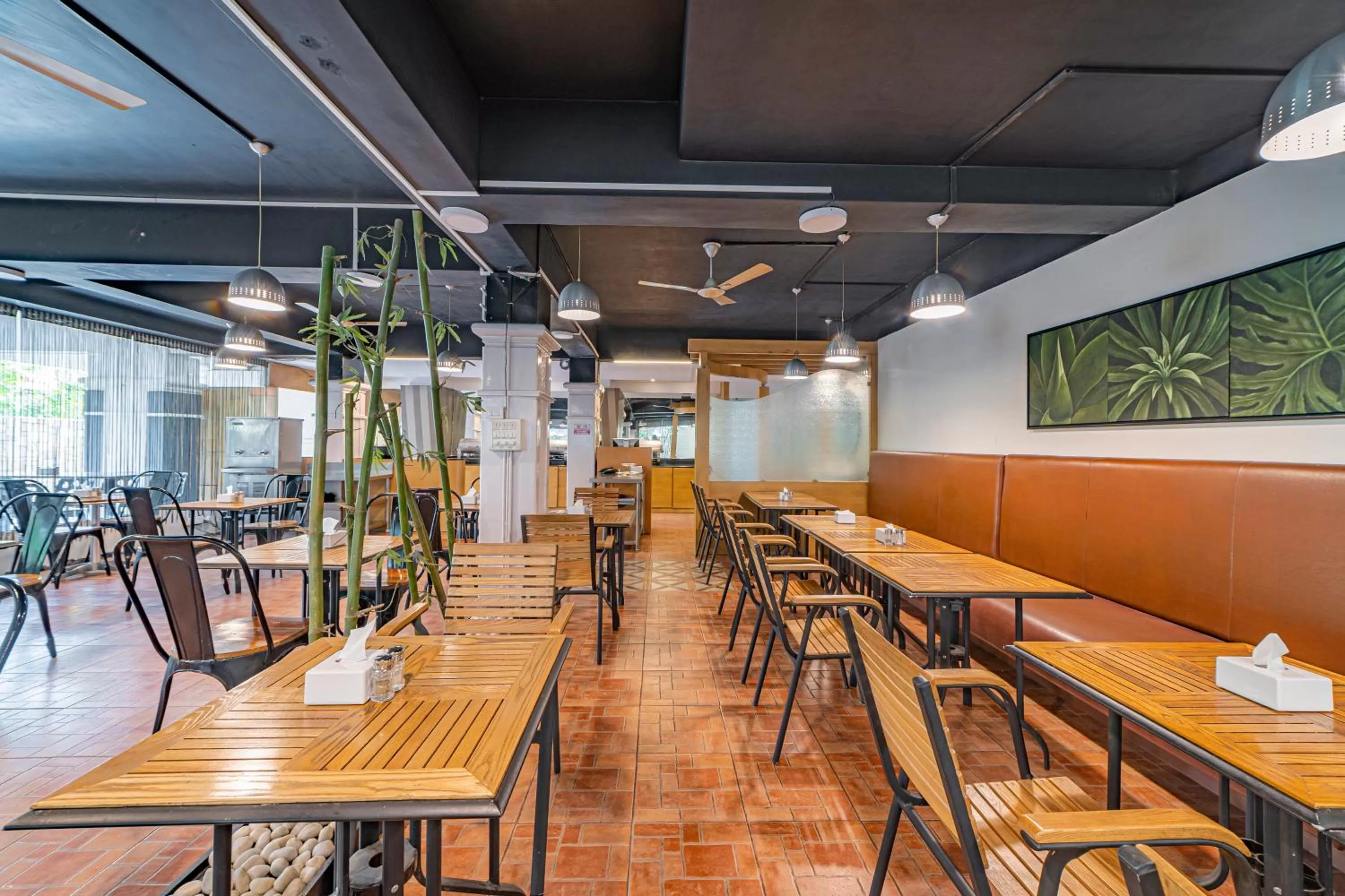 Restaurant/places to eat in Hotel Athome & Serviced Apartments by Deccan Serai Hotels